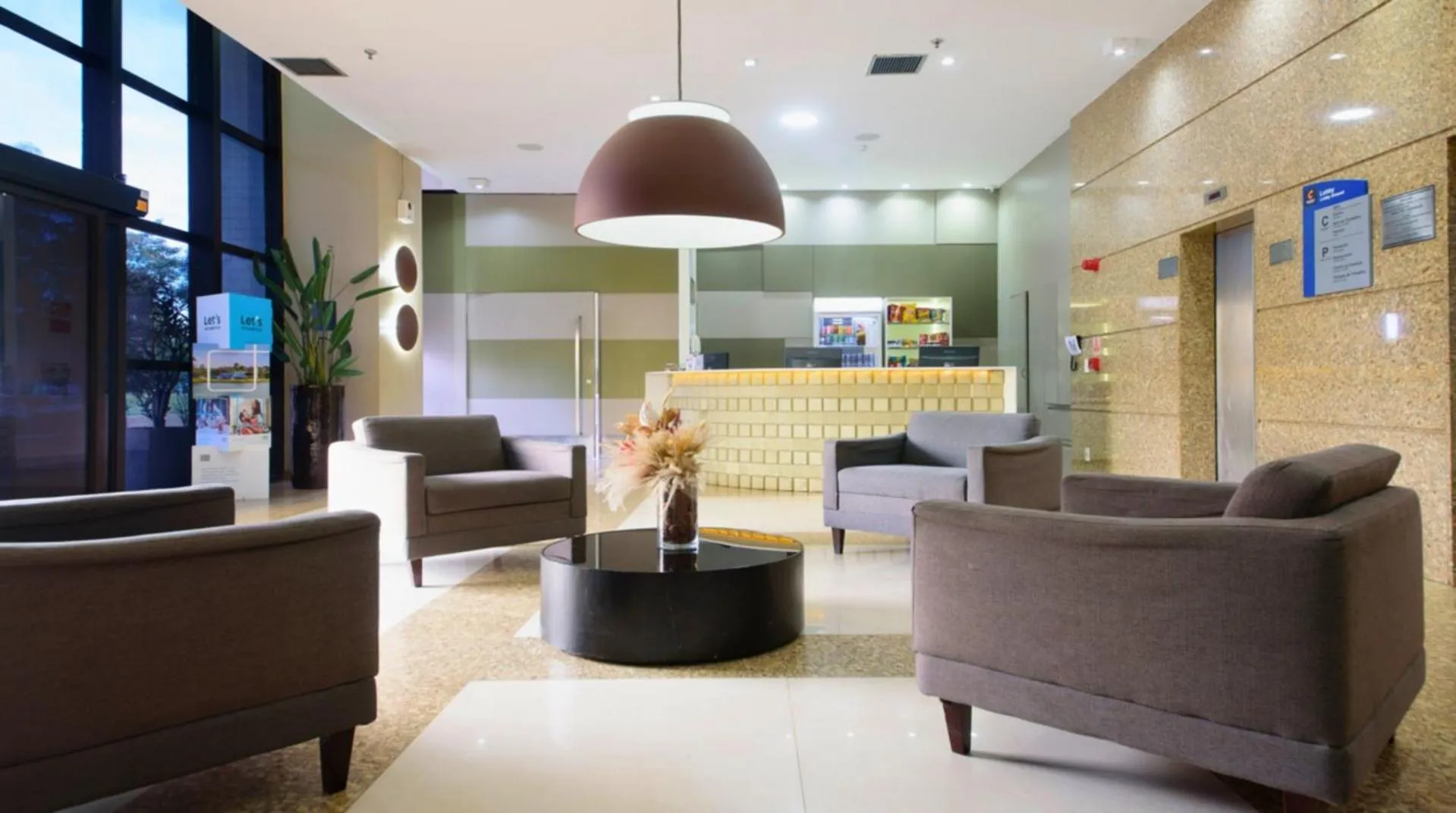 Lobby or reception in Comfort Hotel Taguatinga