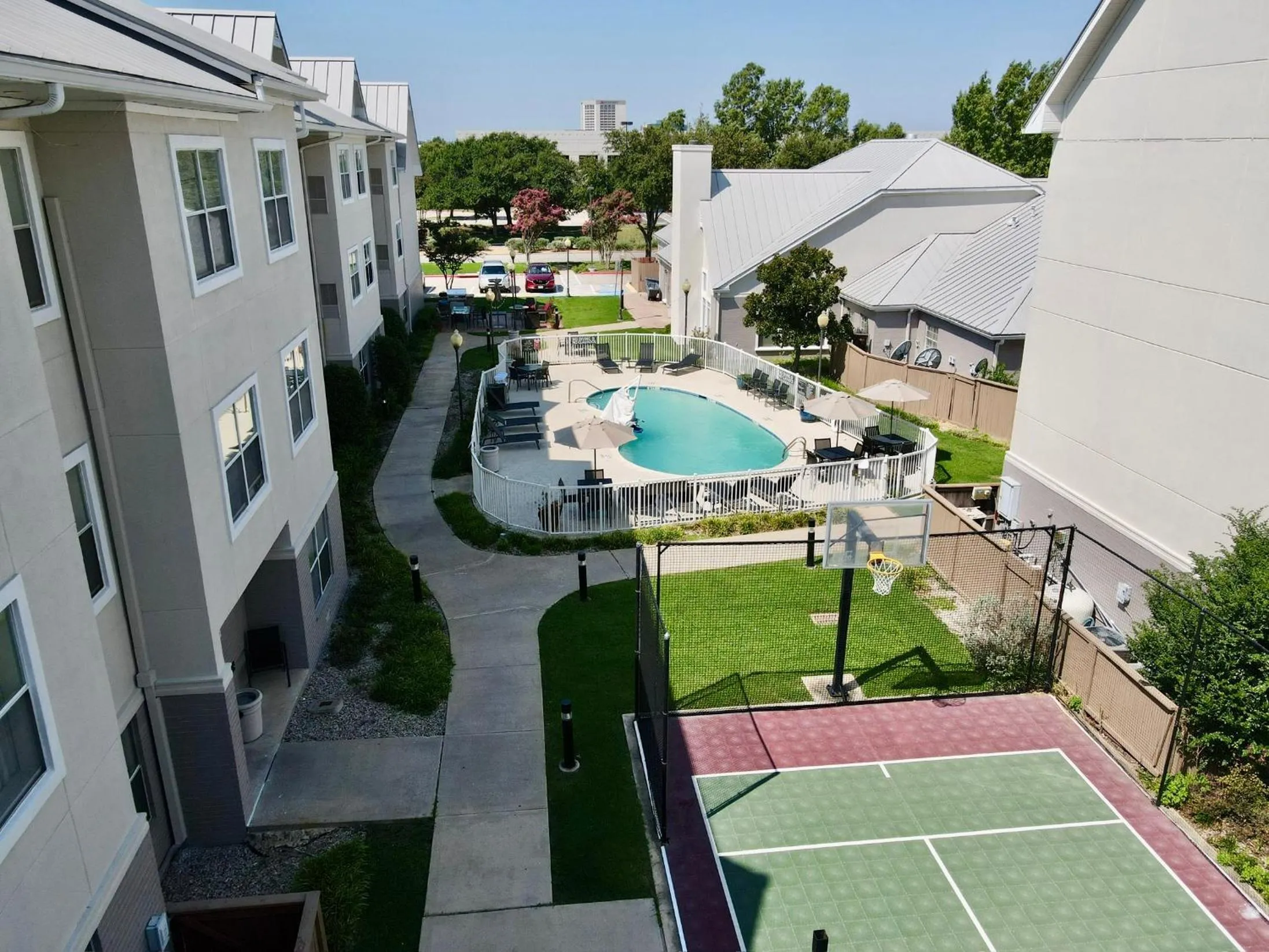 Swimming pool in Residence Inn Dallas DFW Airport North/Irving