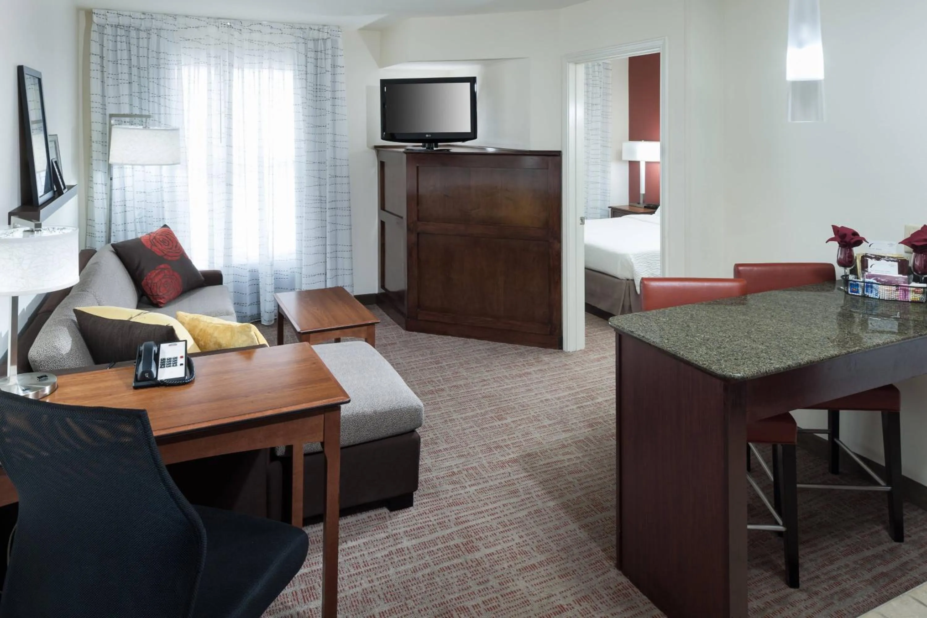 Living room, Bed in Residence Inn Fort Worth Cultural District