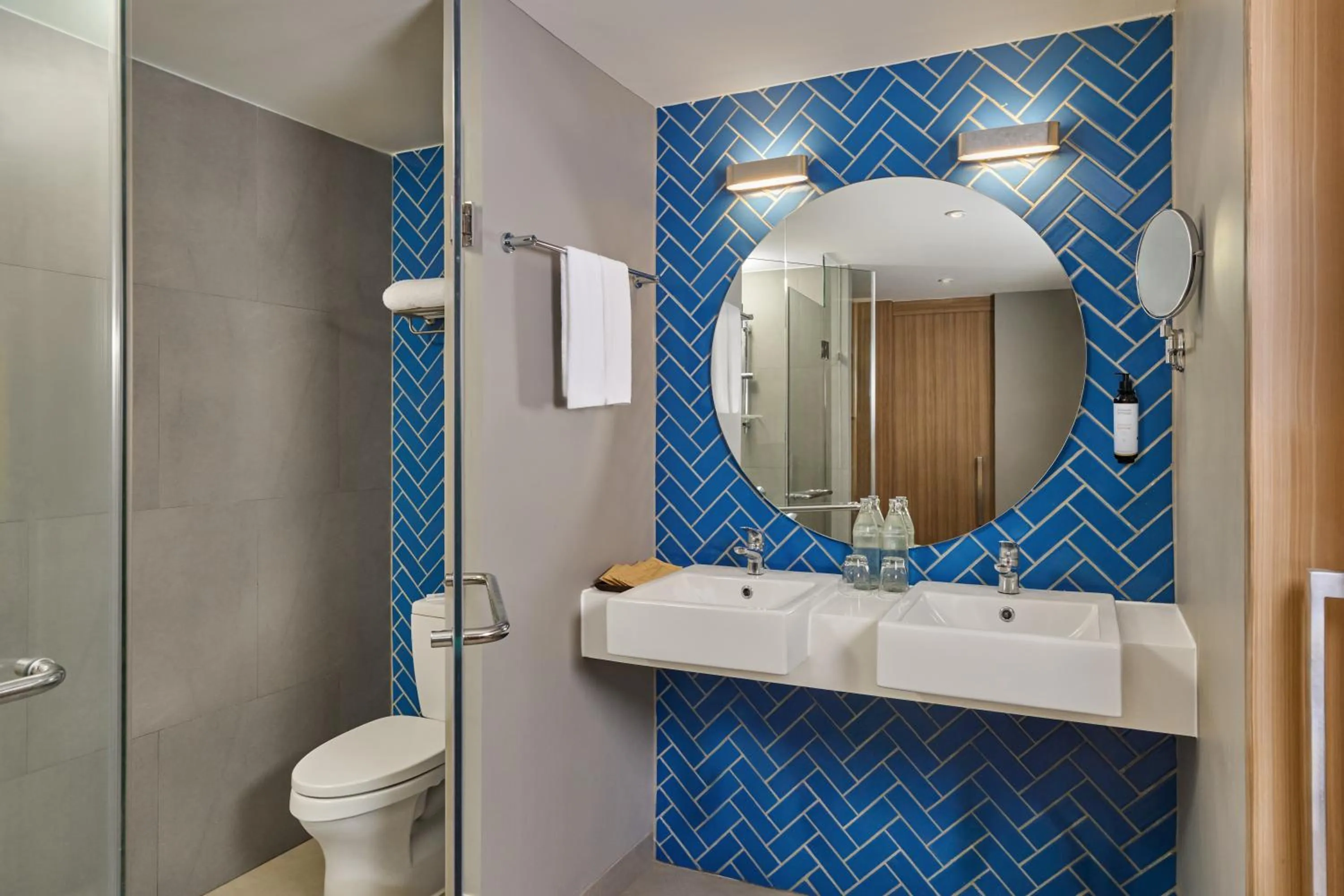 Toilet in Mercure Phuket Patong Journeyhub