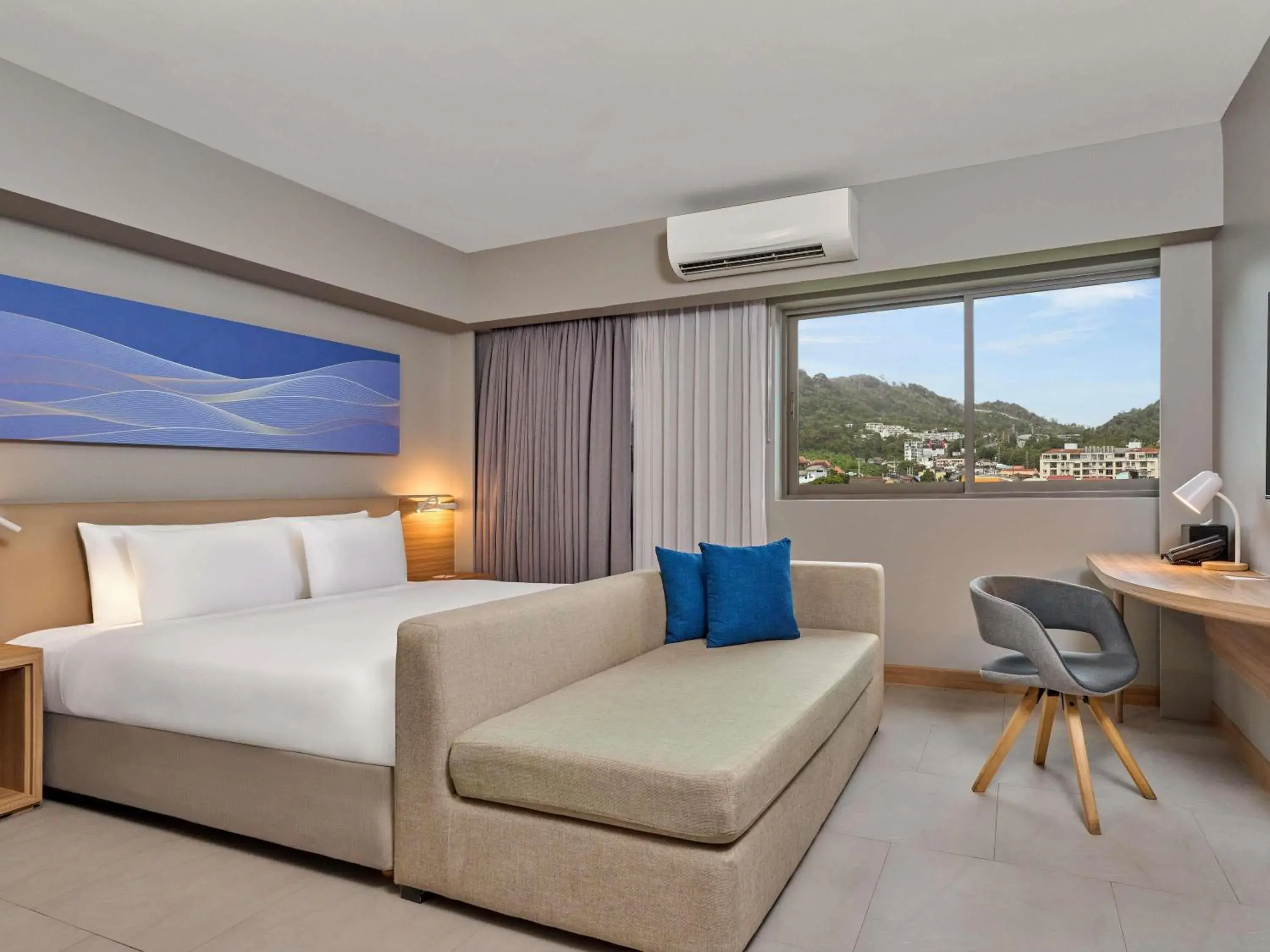 Premier Corner Room with One Double Bed in Mercure Phuket Patong Journeyhub Premier Corner Room with One Double Bed in Mercure Phuket Patong Journeyhub