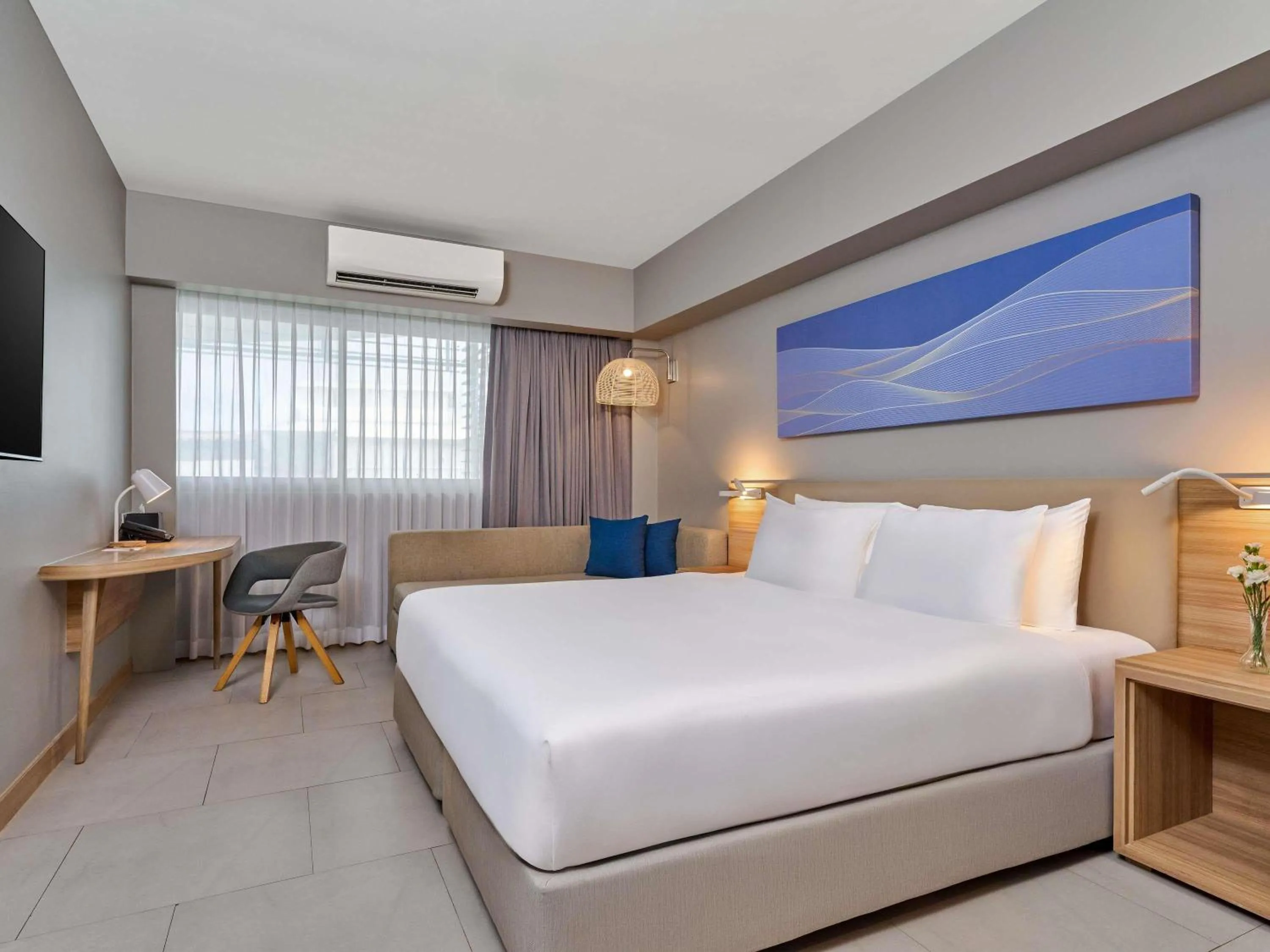 Bedroom, Bed in Mercure Phuket Patong Journeyhub