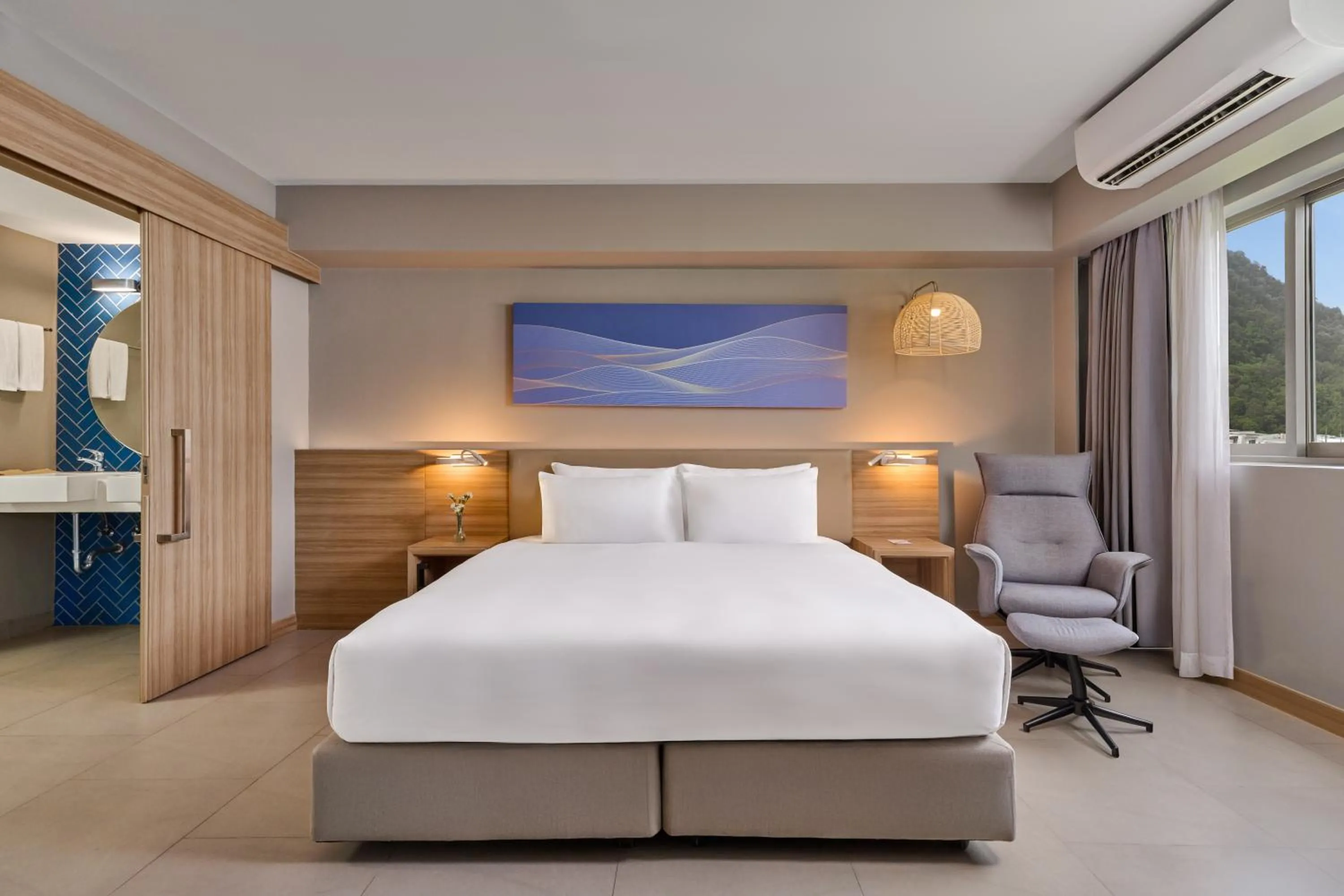 Bed in Mercure Phuket Patong Journeyhub