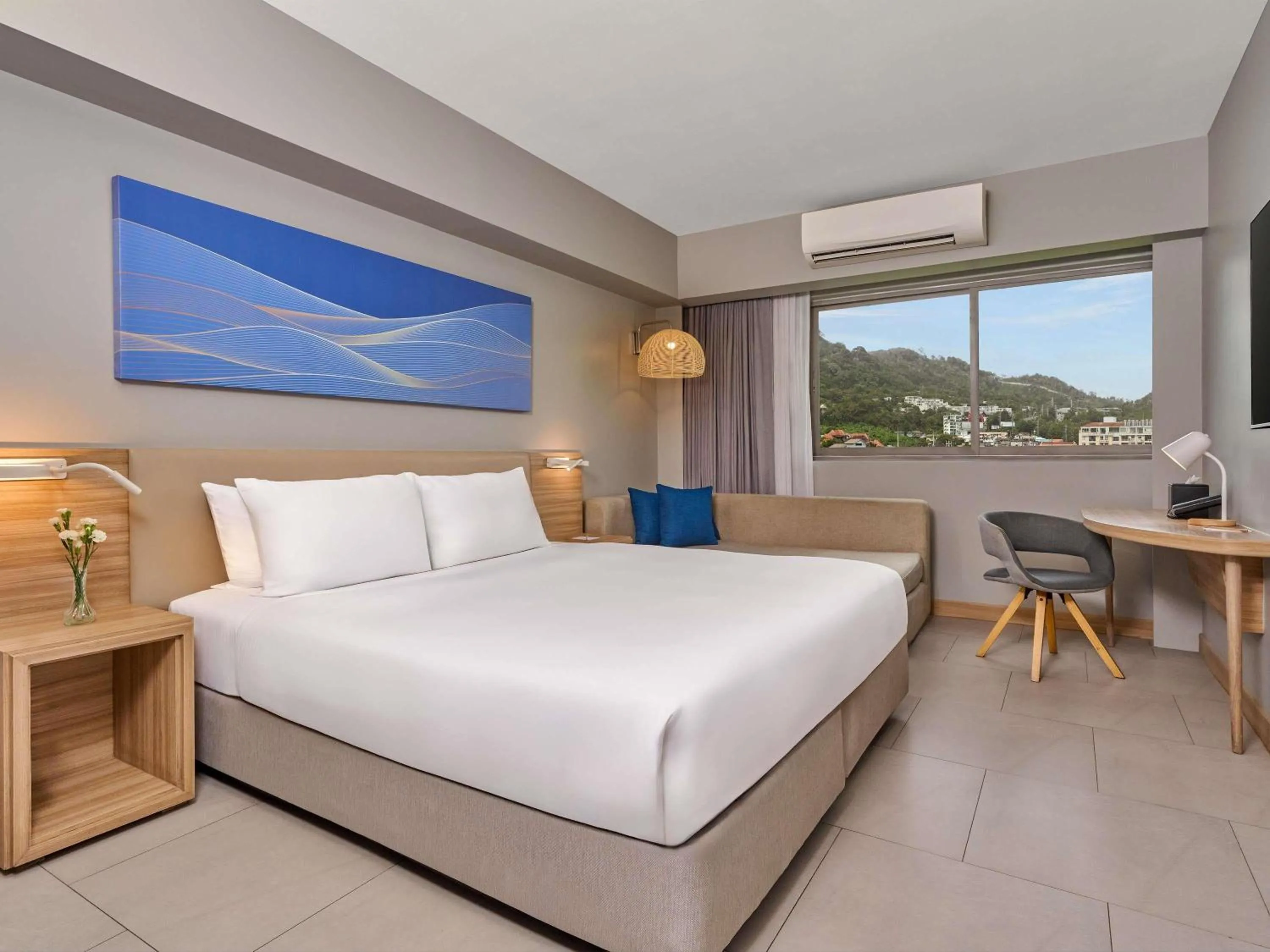 Bedroom, Bed in Mercure Phuket Patong Journeyhub