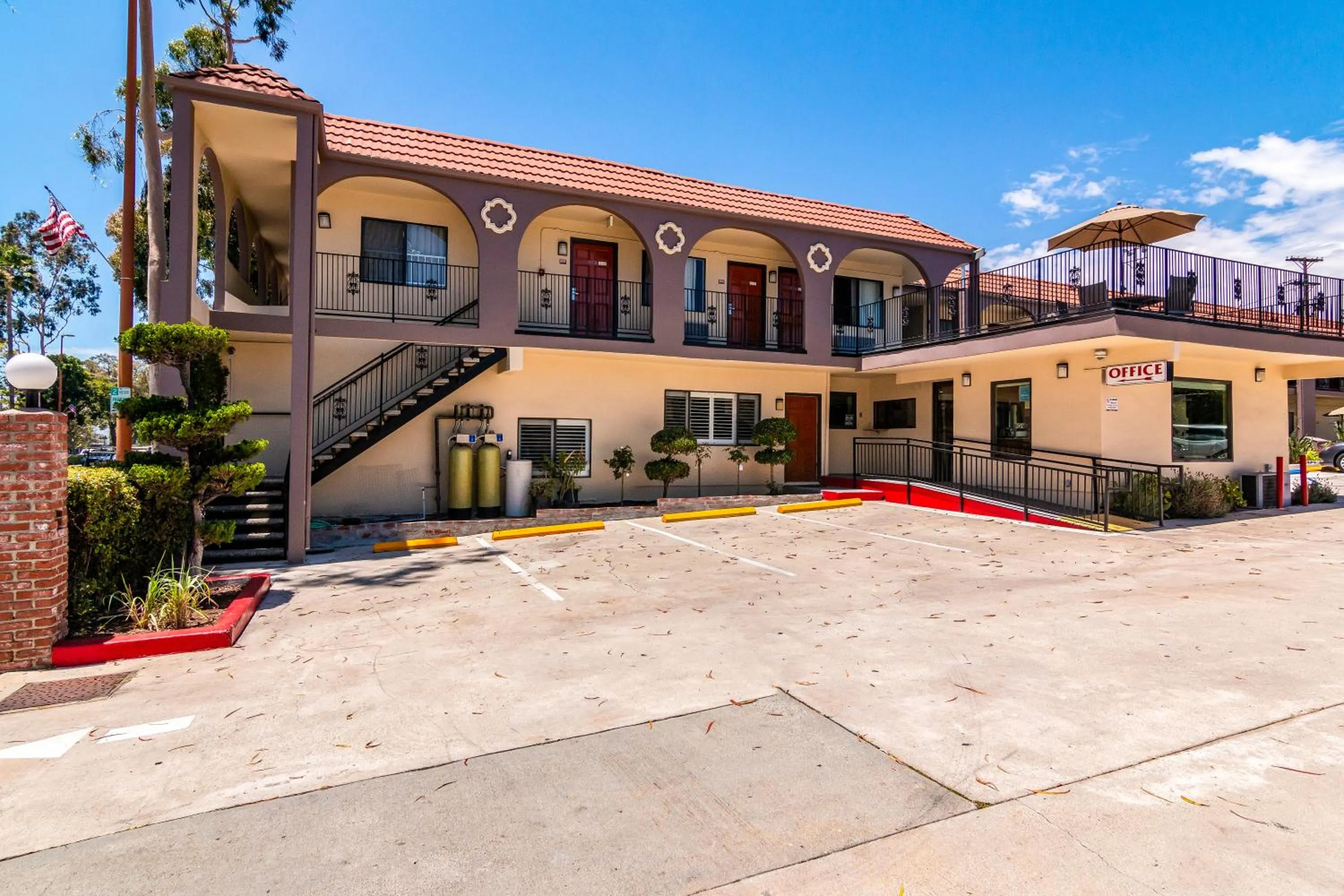 Property building in Glenridge Inn Glendale - Pasadena