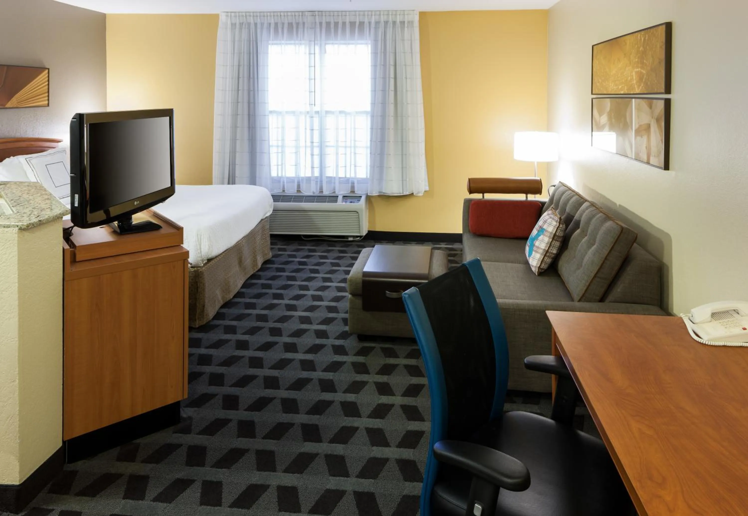 Bed in TownePlace Suites Dallas Arlington North