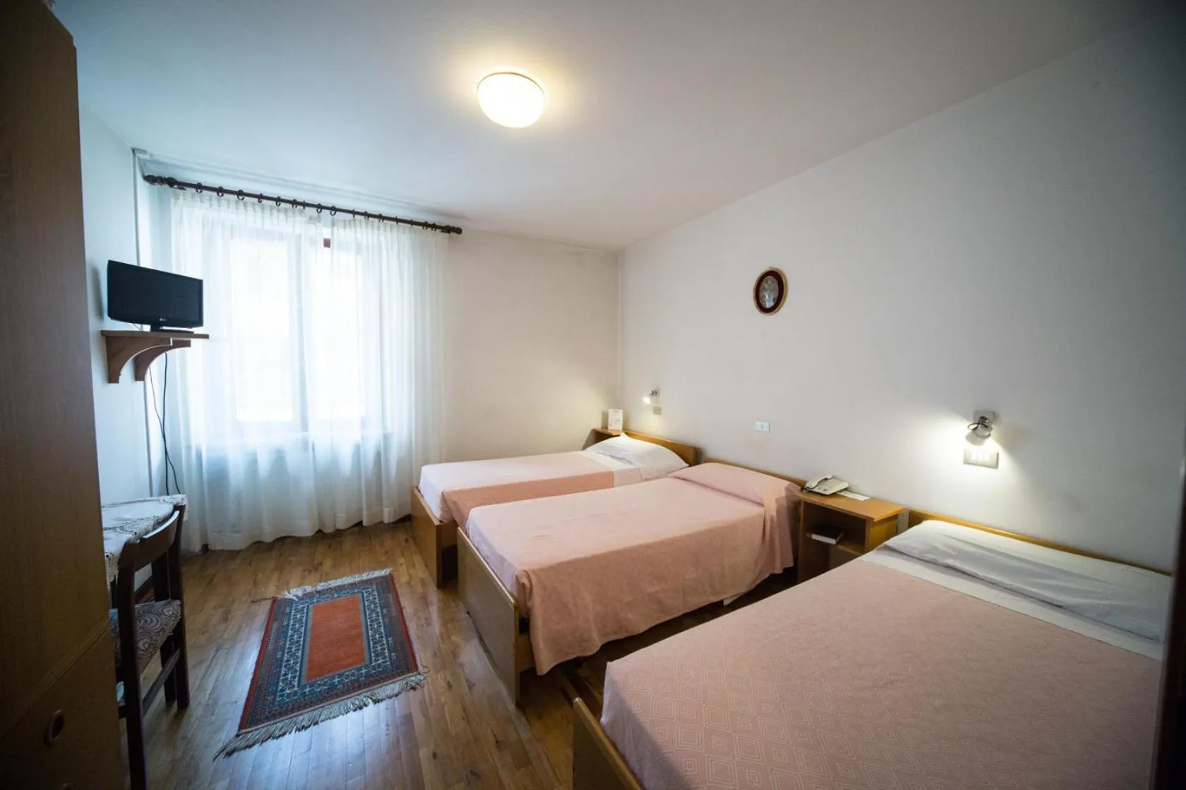 Photo of the whole room, Bed in Al Bottegon