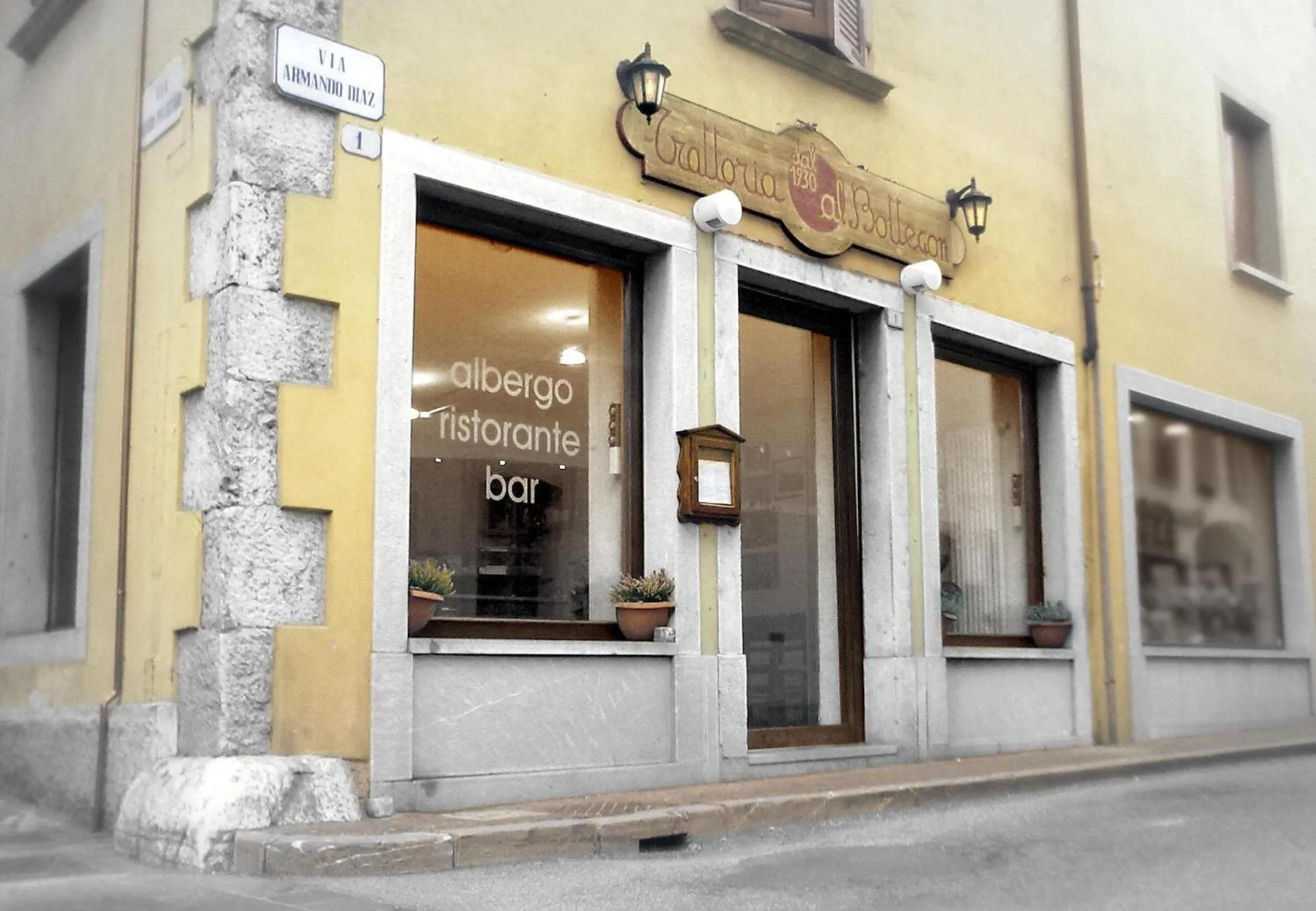 Facade/entrance in Al Bottegon