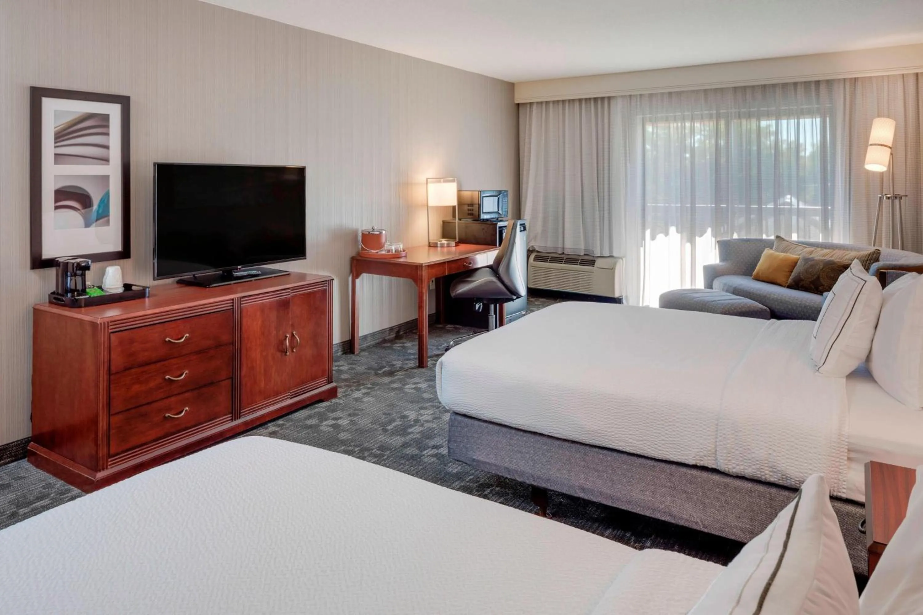 Bedroom, Bed in Courtyard by Marriot Cranbury South Brunswick