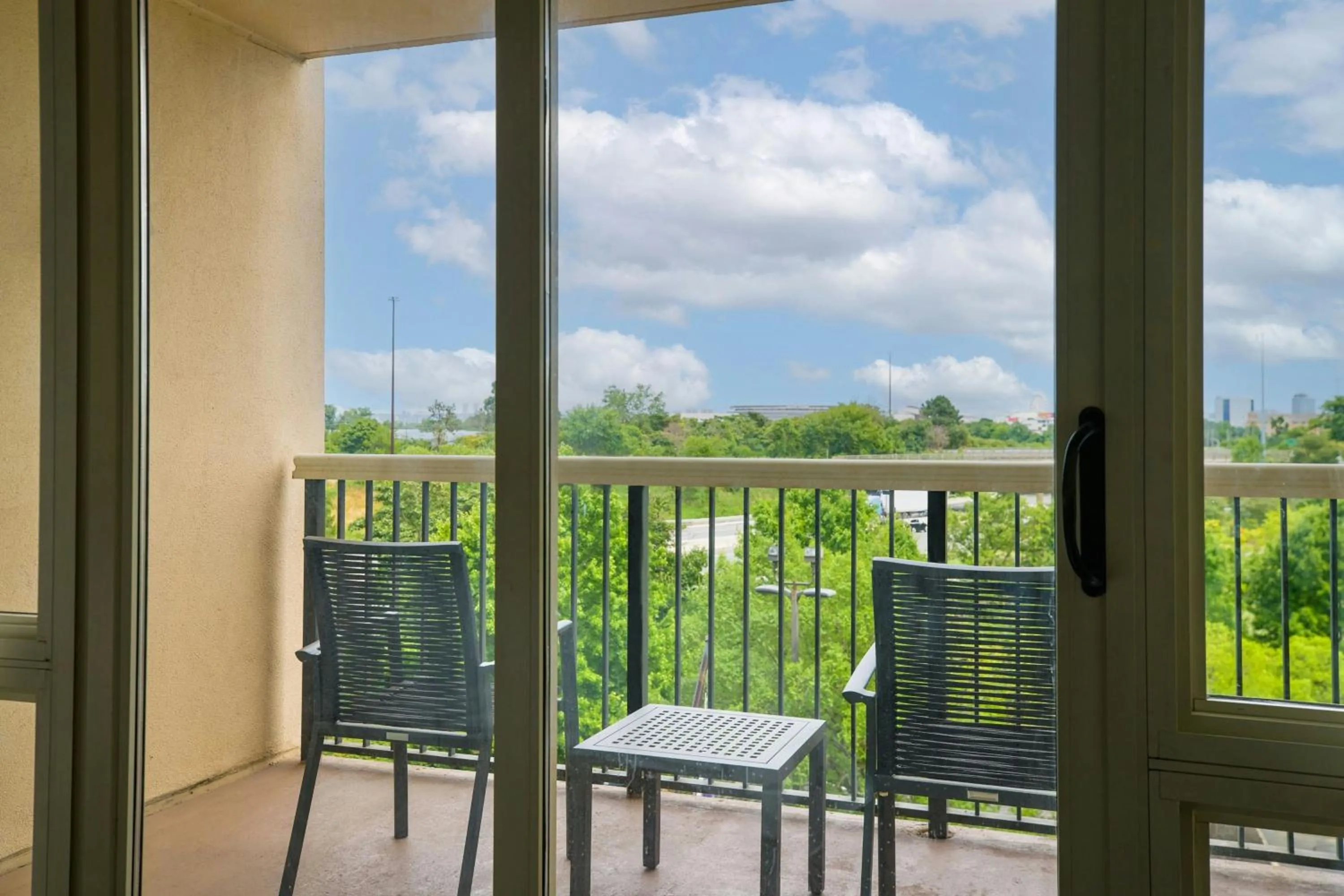 Photo of the whole room in Renaissance Meadowlands Hotel