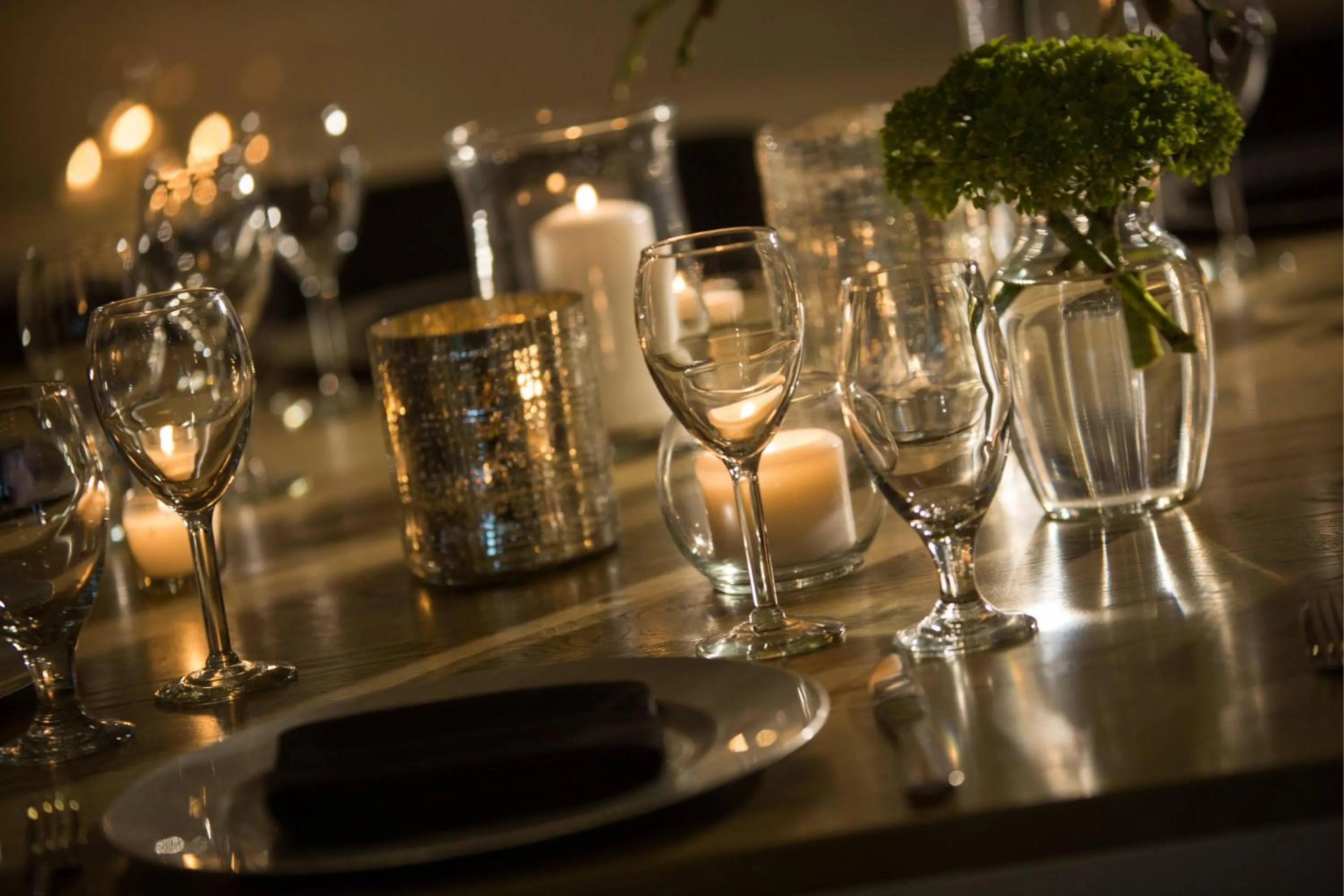 Restaurant/places to eat in Renaissance Meadowlands Hotel