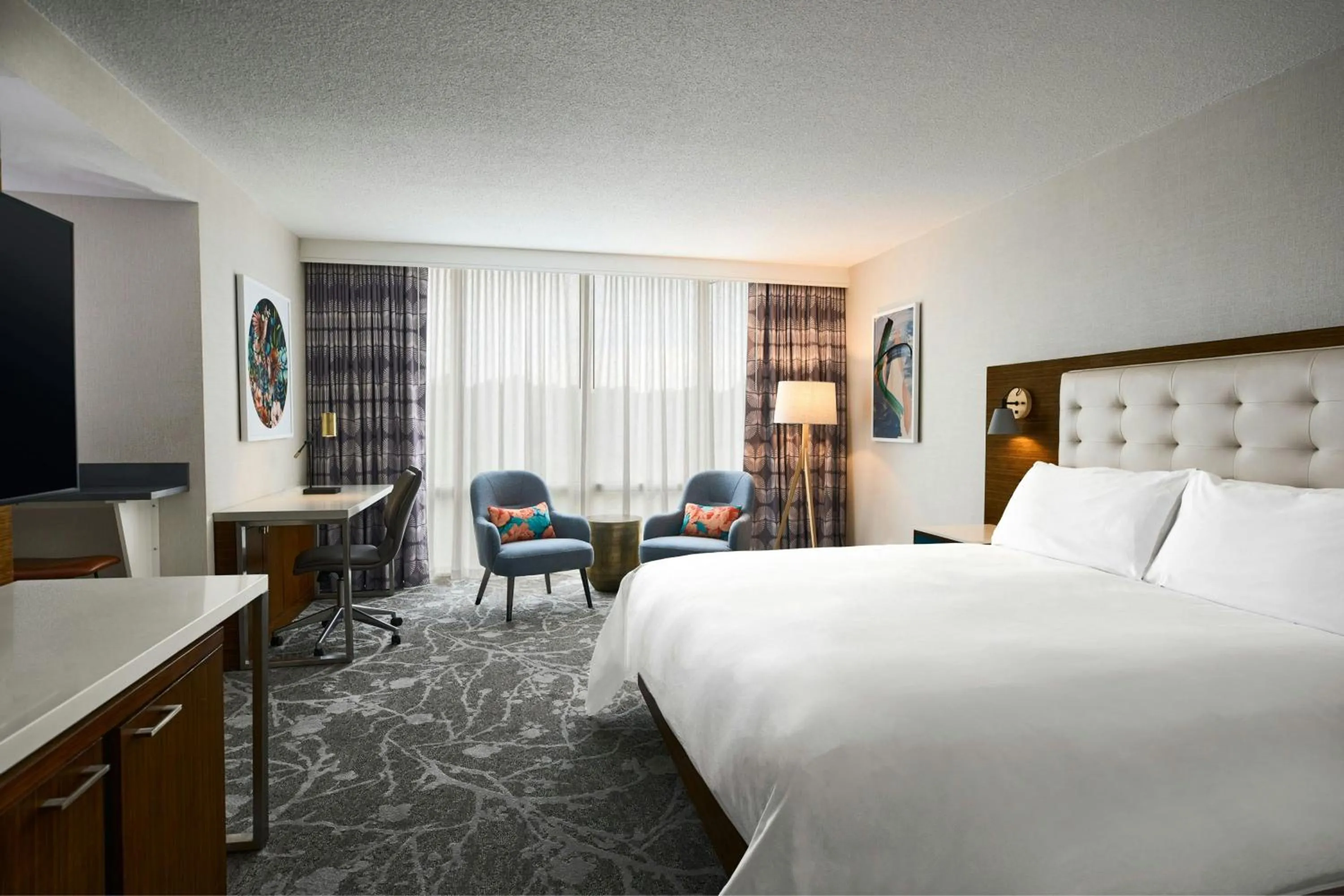 Bedroom, Bed in Renaissance Meadowlands Hotel