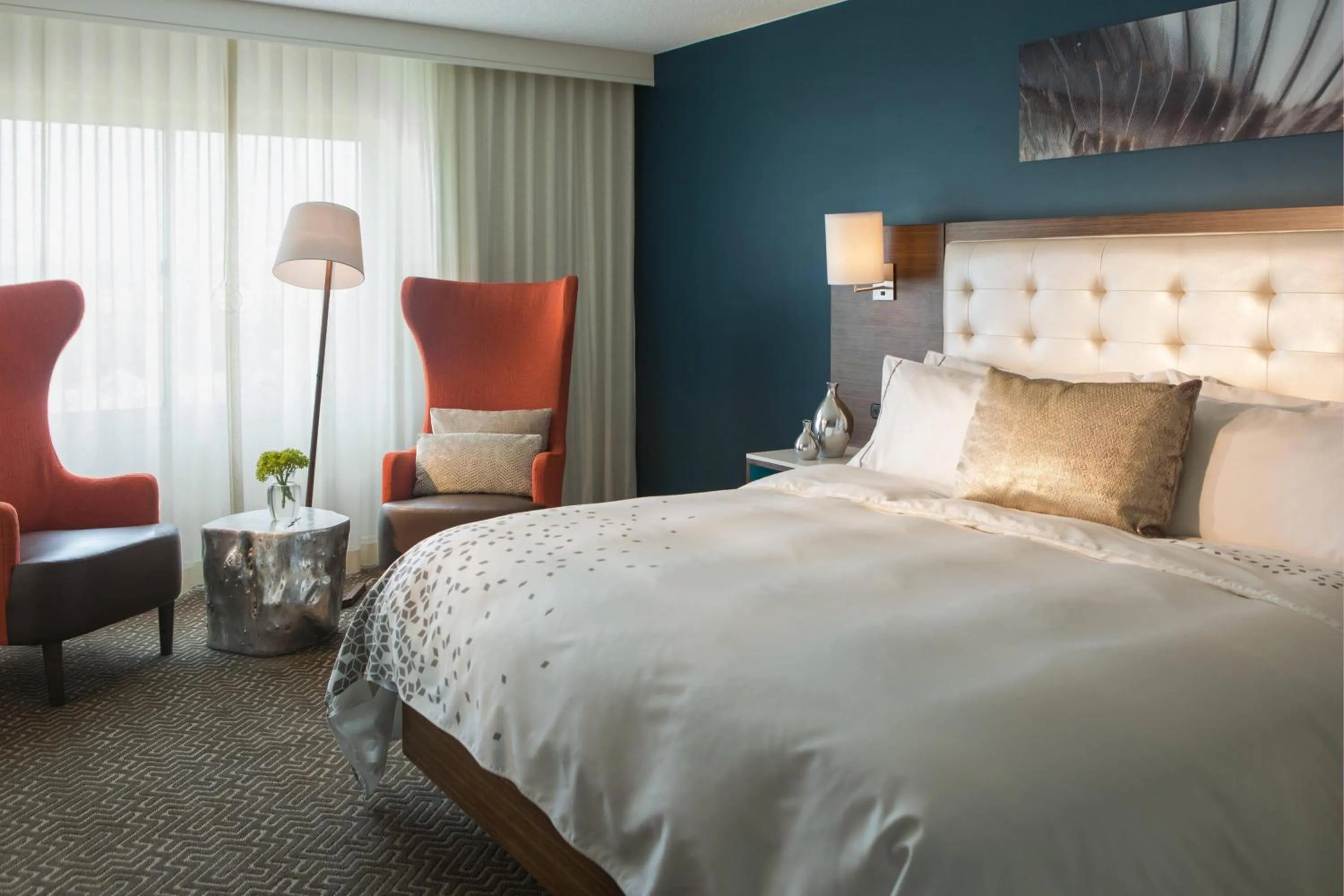 Bedroom, Bed in Renaissance Meadowlands Hotel