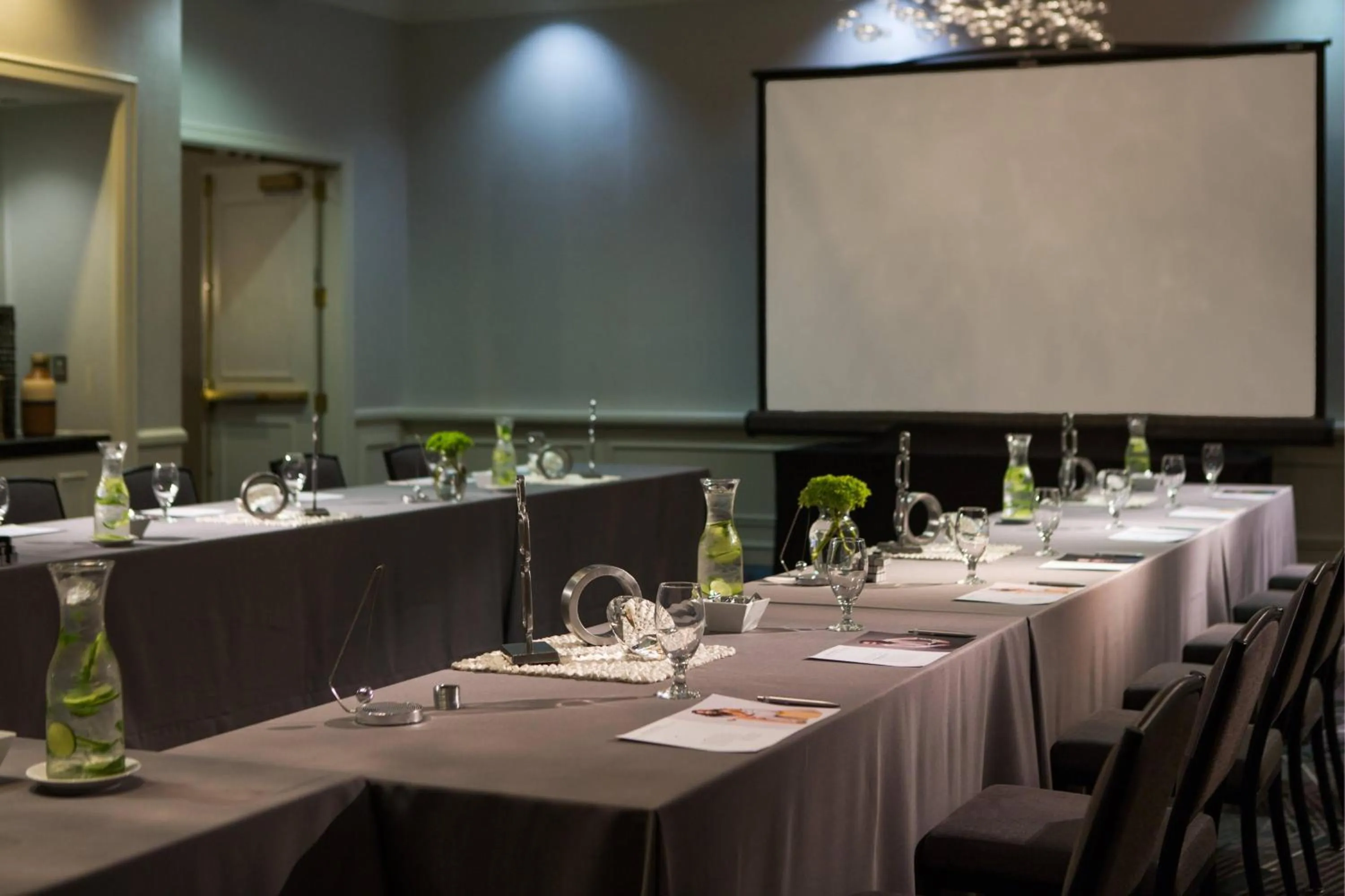 Meeting/conference room in Renaissance Meadowlands Hotel