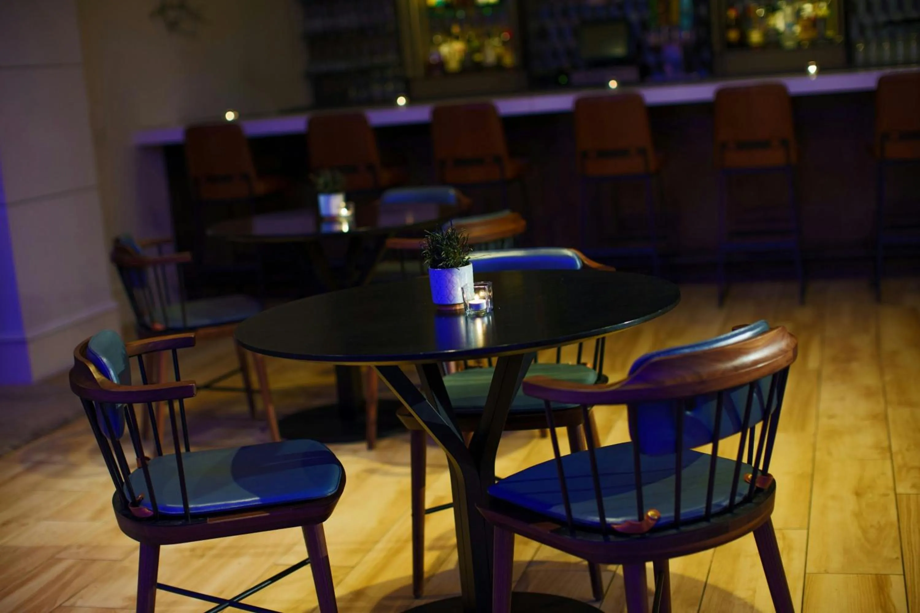 Lounge or bar in Renaissance Meadowlands Hotel