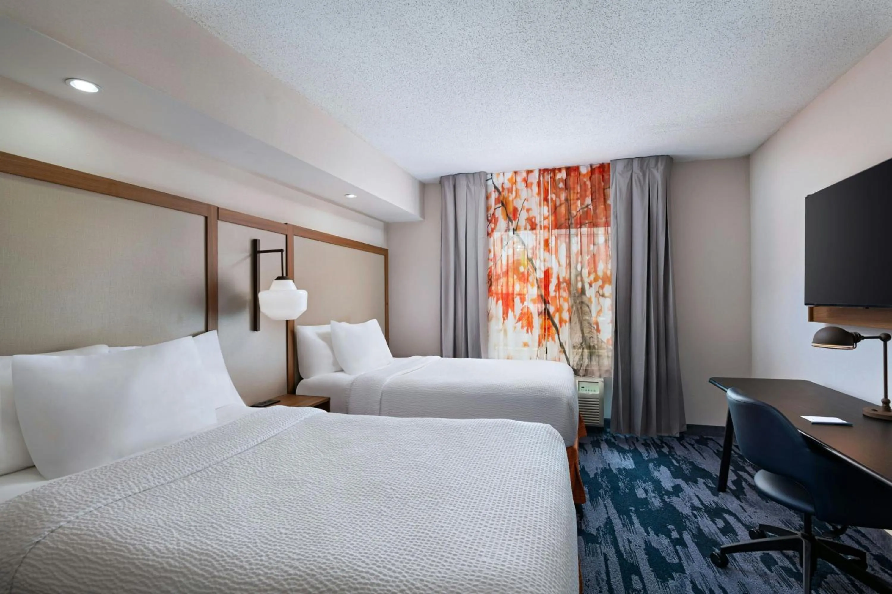 Photo of the whole room, Bed in Fairfield Inn & Suites by Marriott Edison - South Plainfield