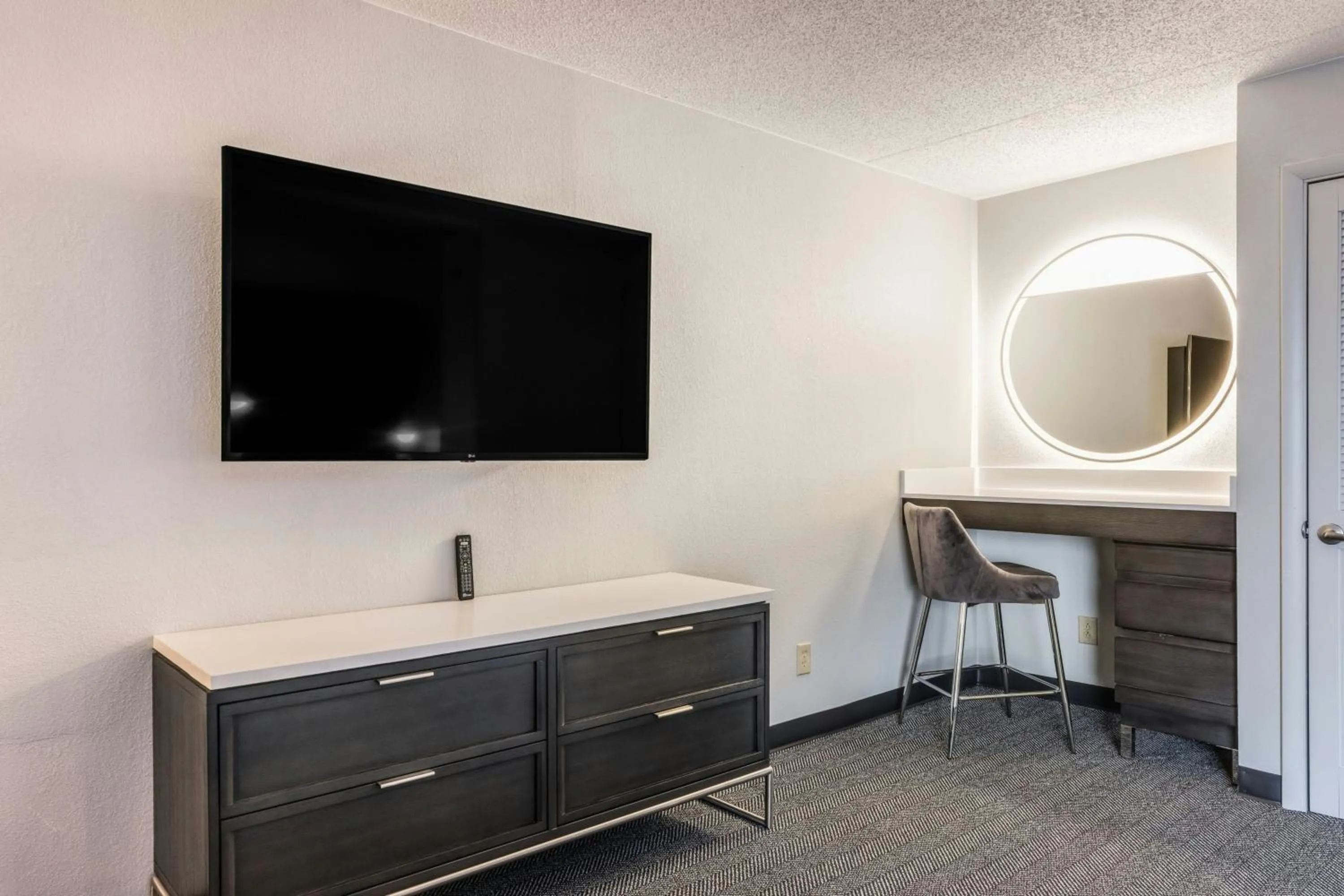 Photo of the whole room in Courtyard Rockaway-Mount Arlington