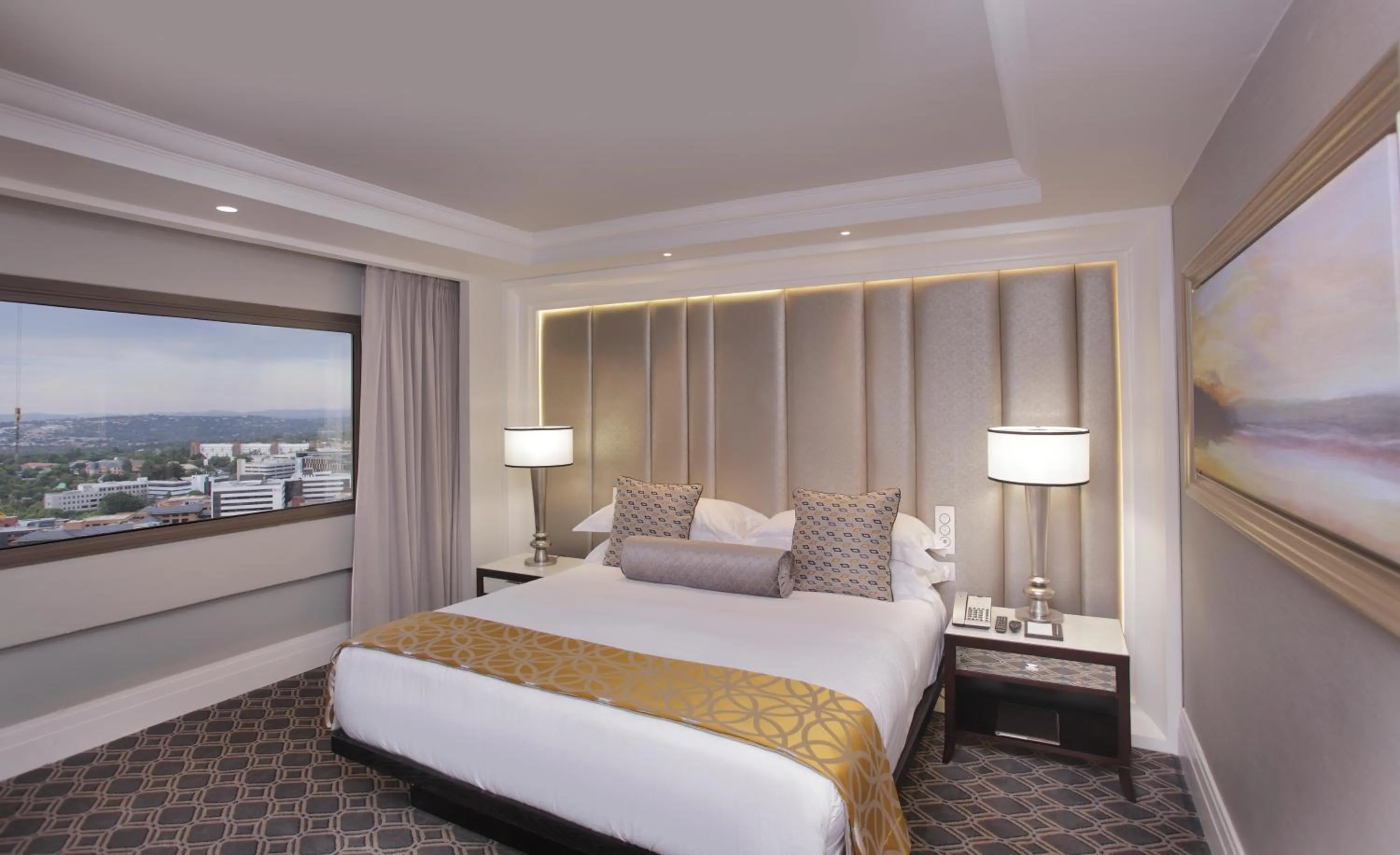 Bedroom, Bed in Sandton Sun and Towers