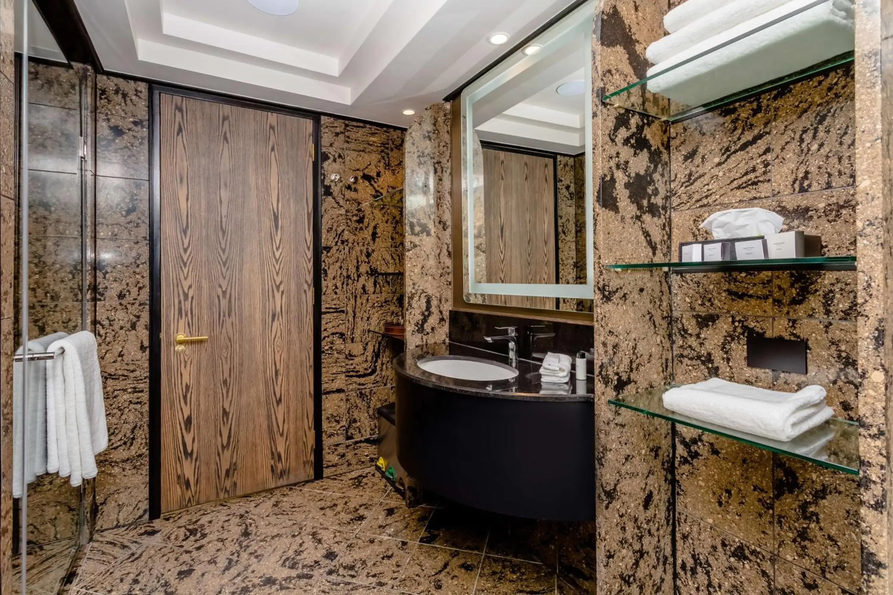 Sandton Towers Club Floor Twin Room in Sandton Sun and Towers Sandton Towers Club Floor Twin Room in Sandton Sun and Towers