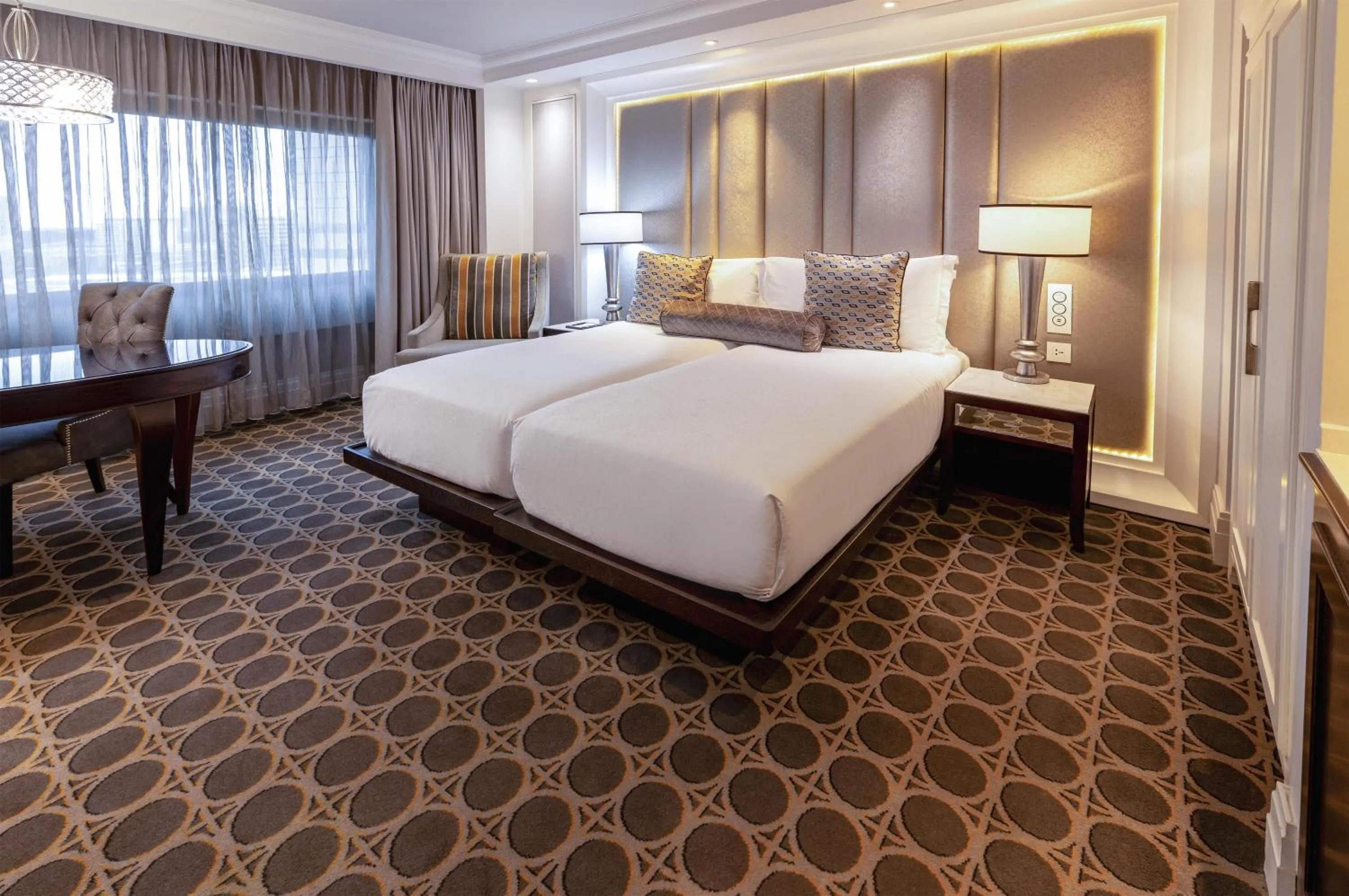 Bedroom, Bed in Sandton Sun and Towers