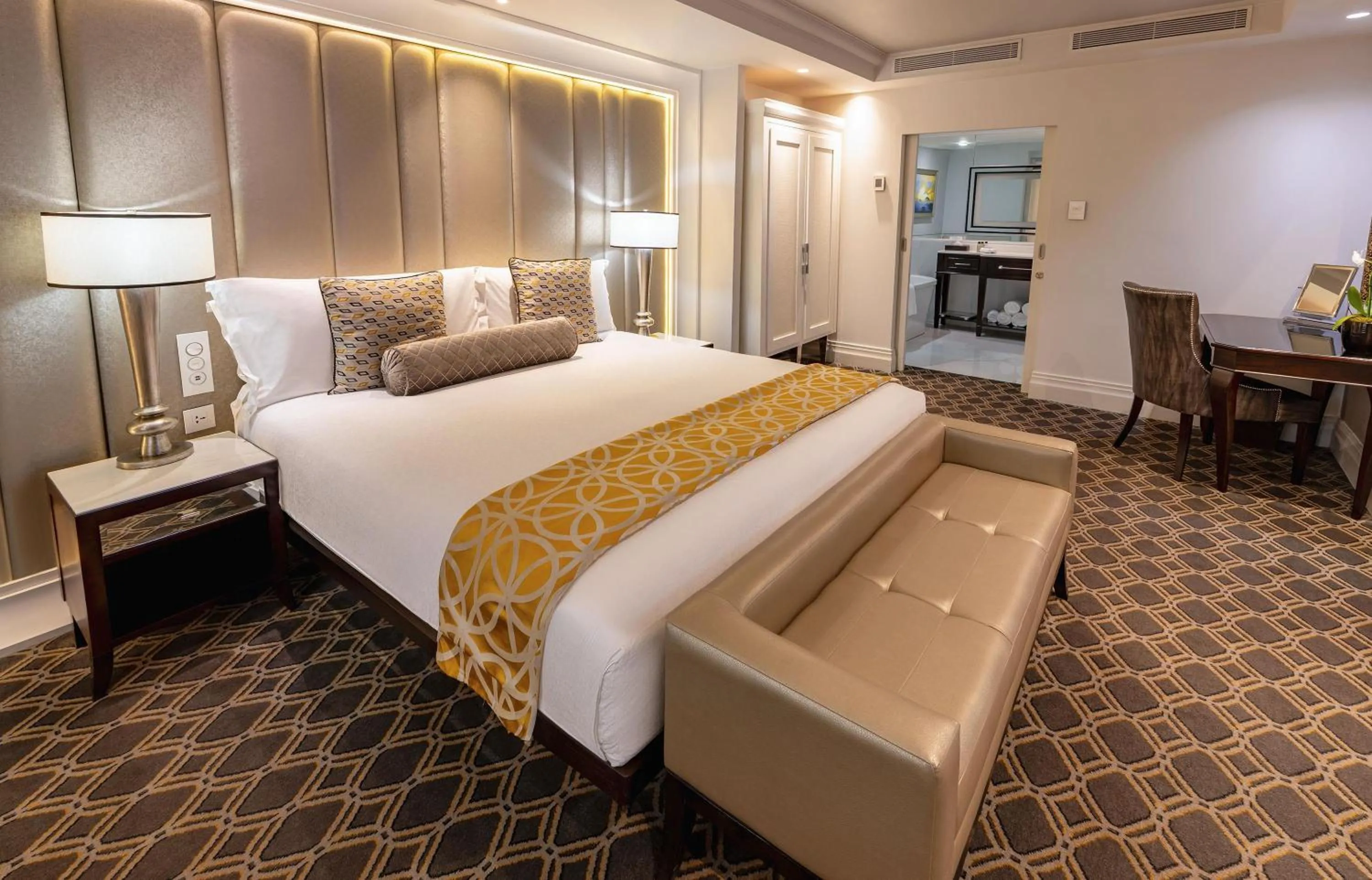 Bedroom, Bed in Sandton Sun and Towers