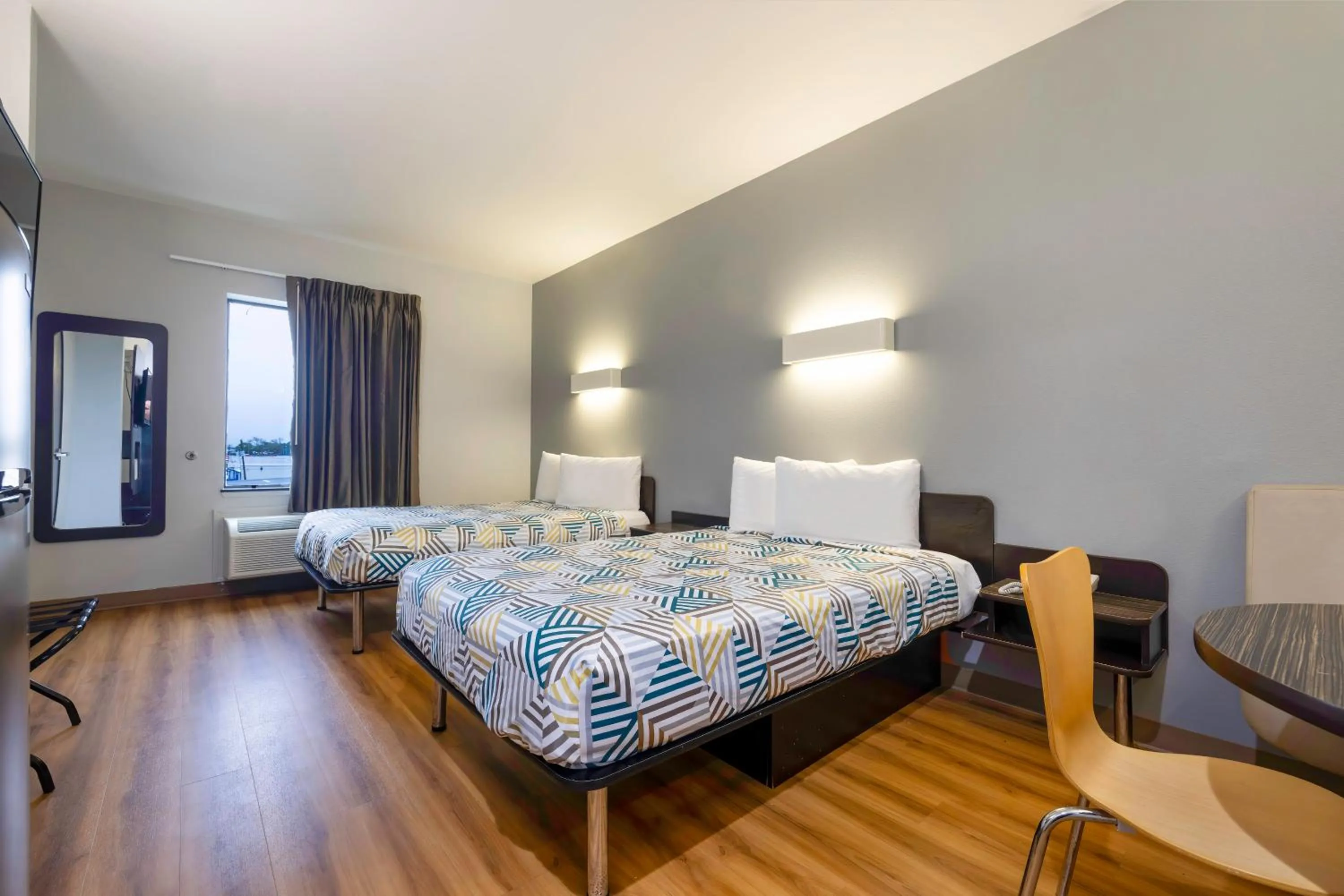 Bedroom, Bed in Motel 6 Texas City I-45