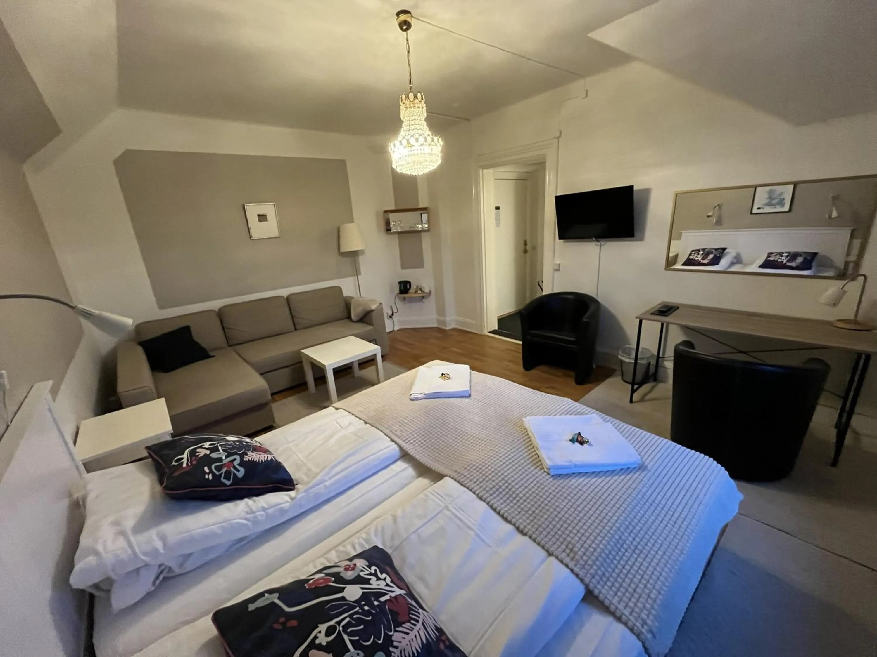 Photo of the whole room, Bed in Hotell Strandvillan Orsa