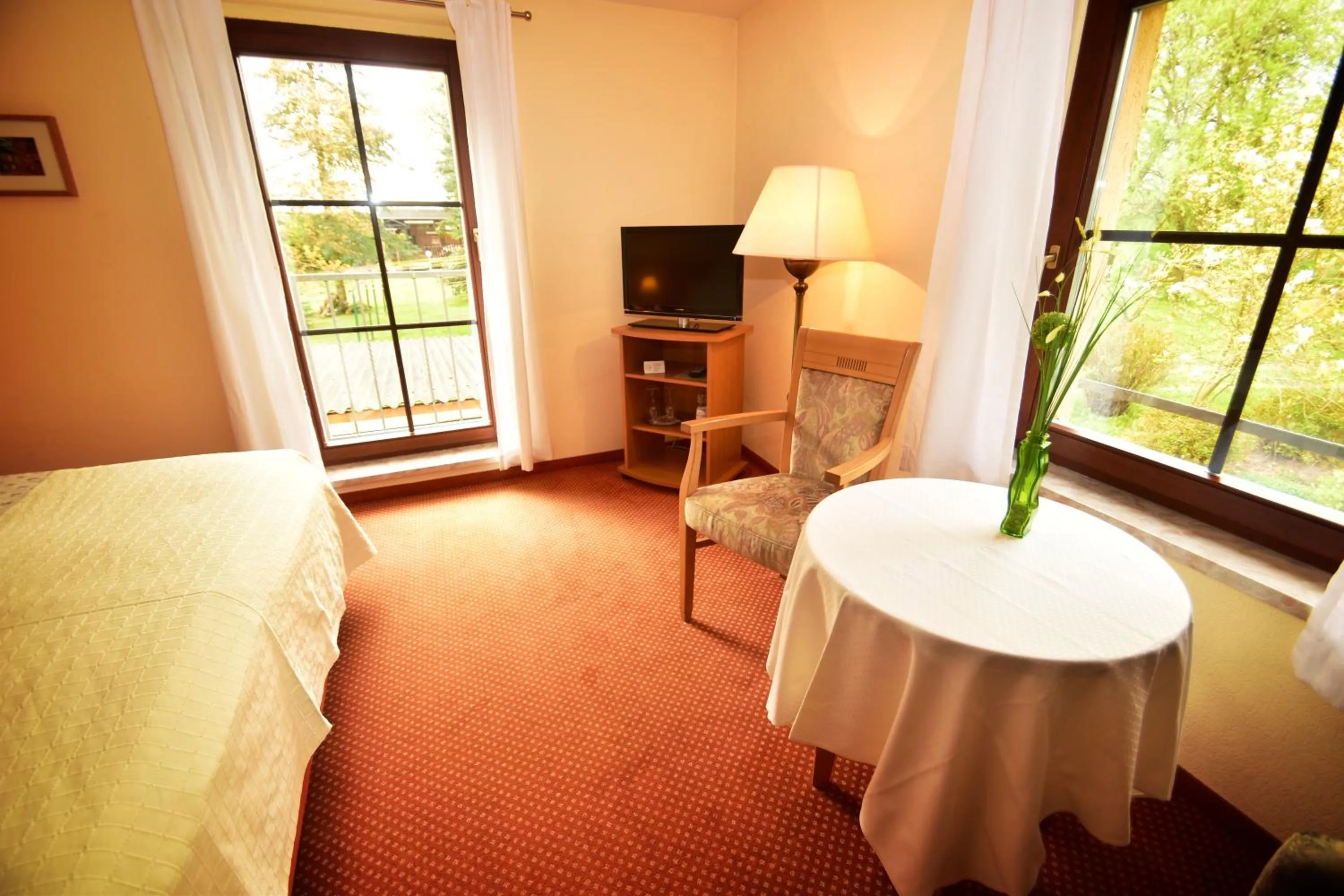 Photo of the whole room, Bed in Landhotel Zur Guten Einkehr