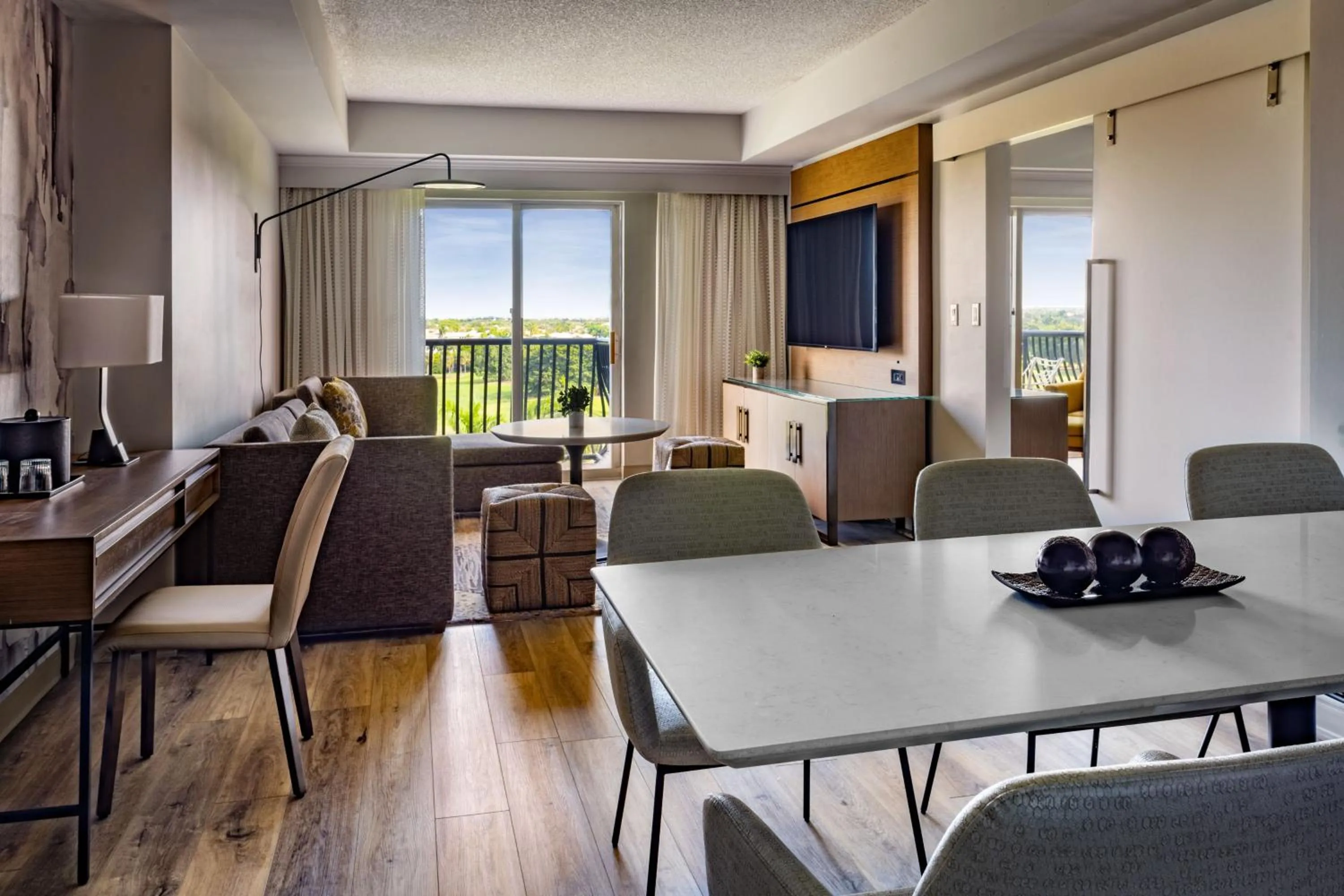 Living room in Fort Lauderdale Marriott Coral Springs Hotel & Convention Center