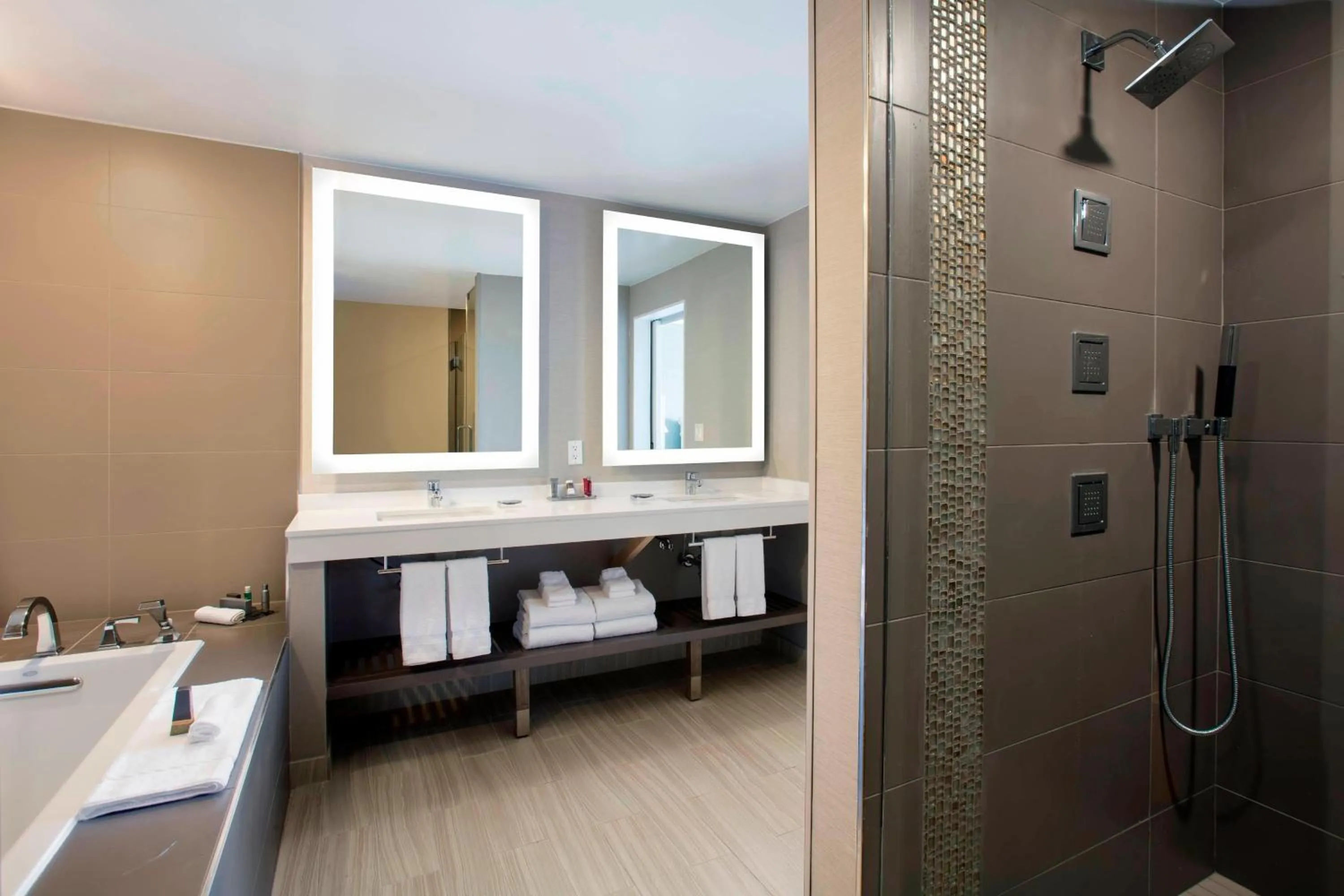 Bathroom in Fort Lauderdale Marriott Coral Springs Hotel & Convention Center