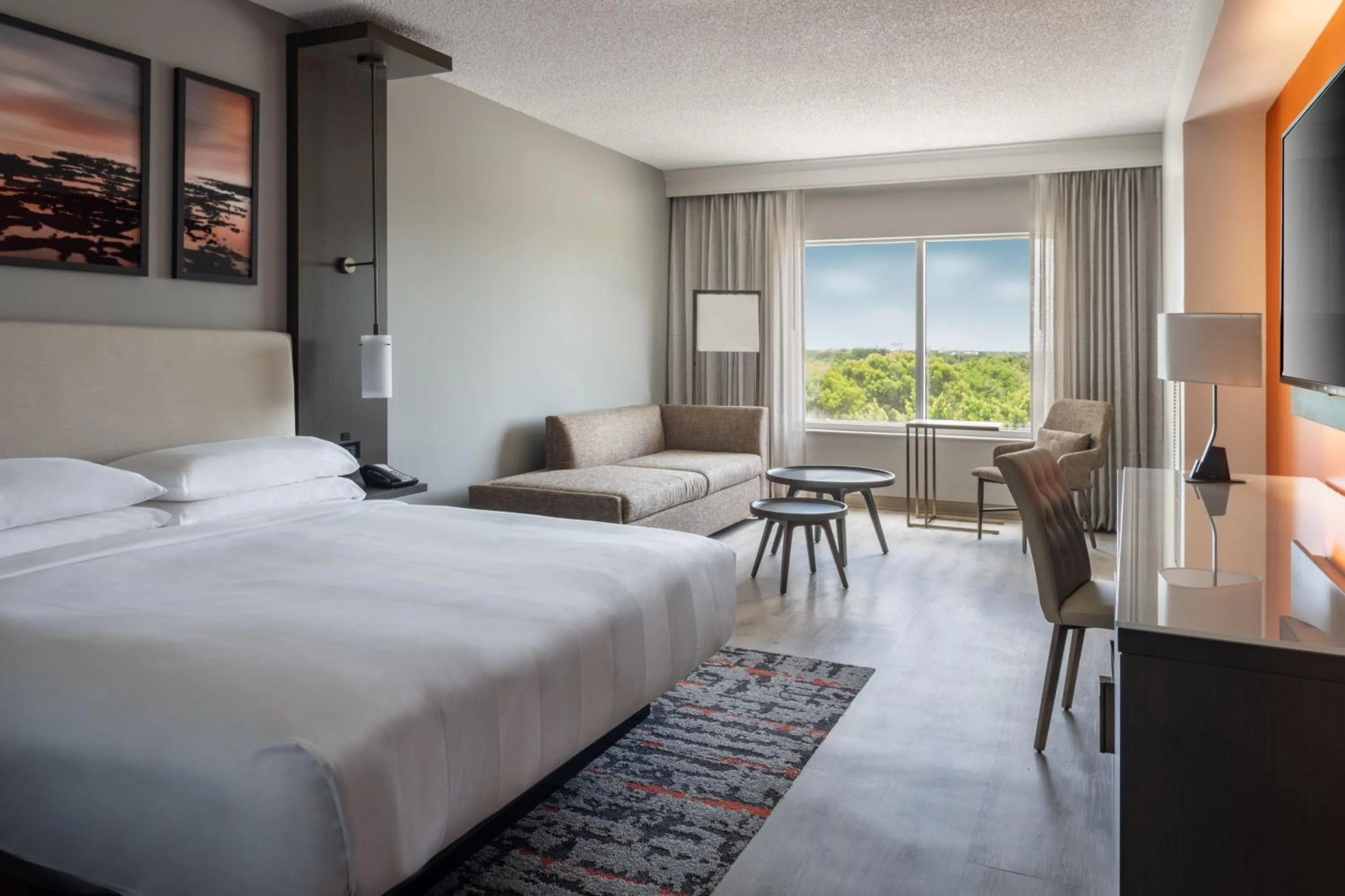 Photo of the whole room, Bed in Fort Lauderdale Marriott Coral Springs Hotel & Convention Center