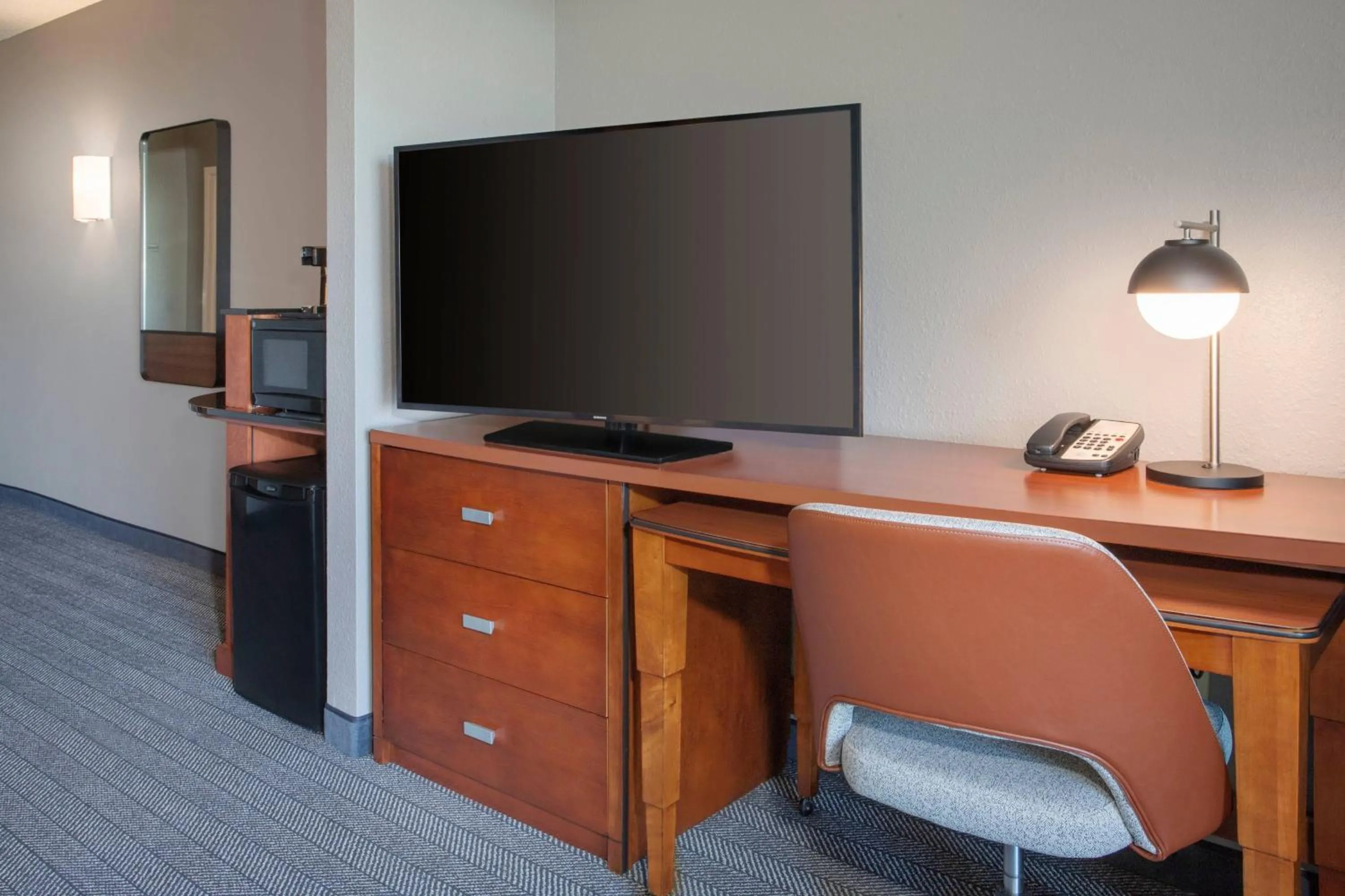 Photo of the whole room in Courtyard Fort Lauderdale SW Miramar