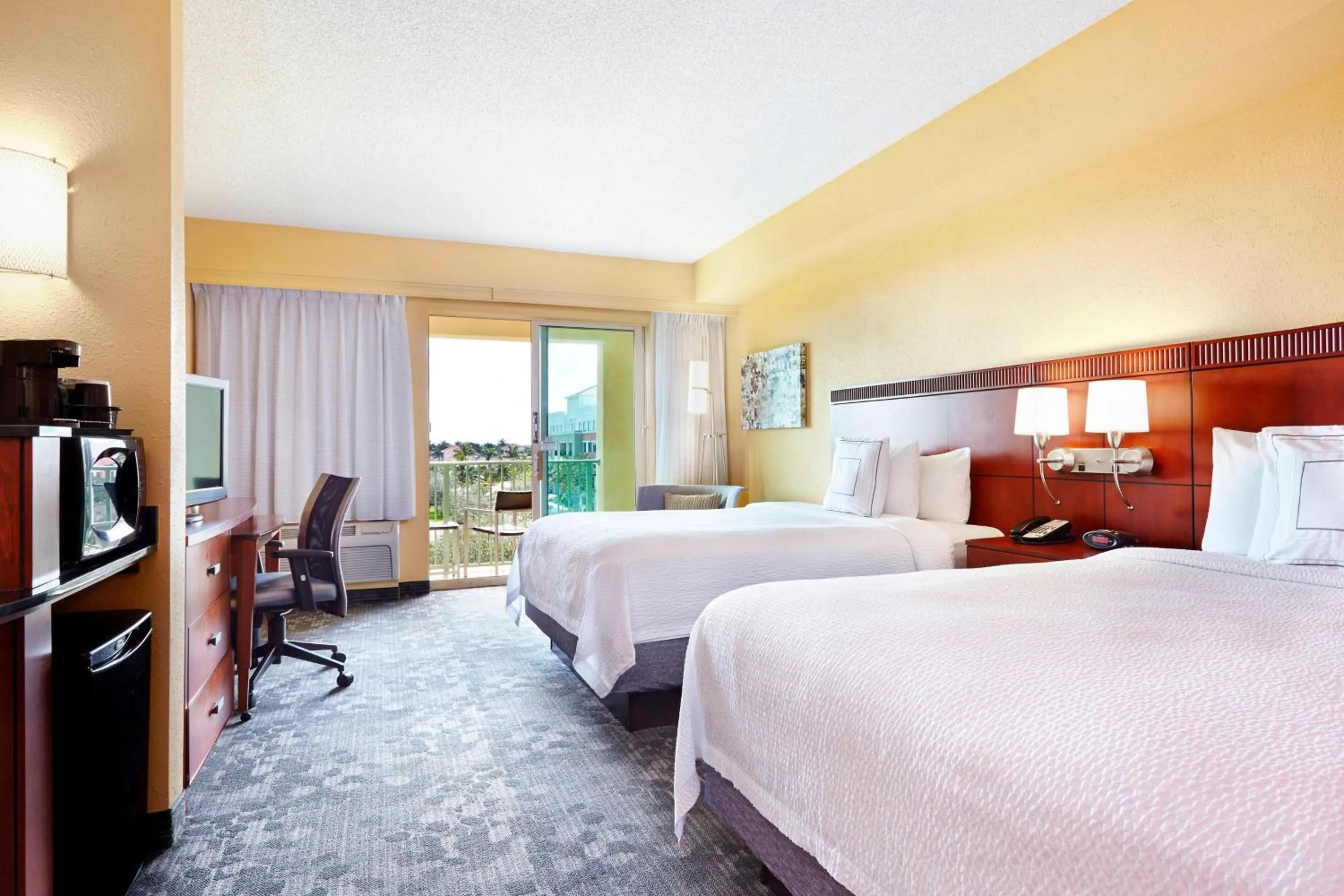 Photo of the whole room, Bed in Courtyard Fort Lauderdale SW Miramar