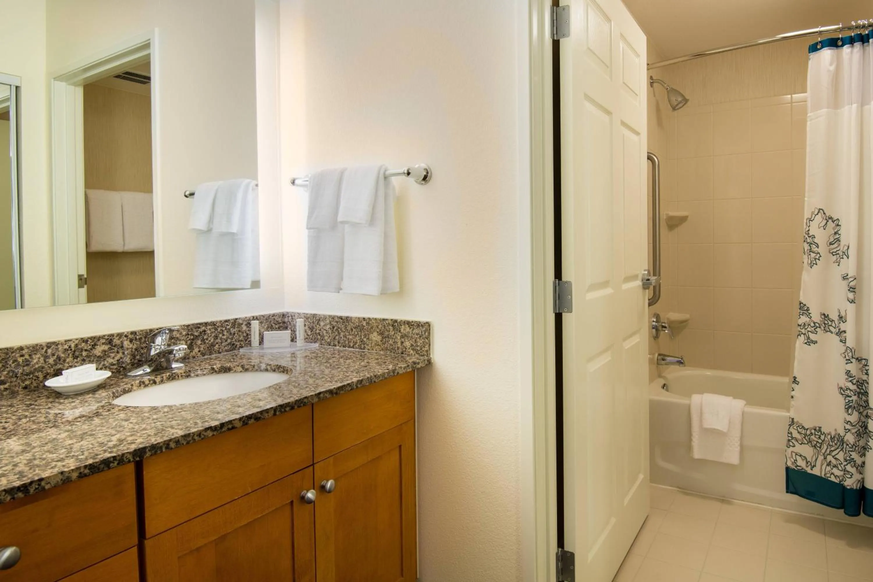 Bathroom in Residence Inn Fort Lauderdale SW/Miramar