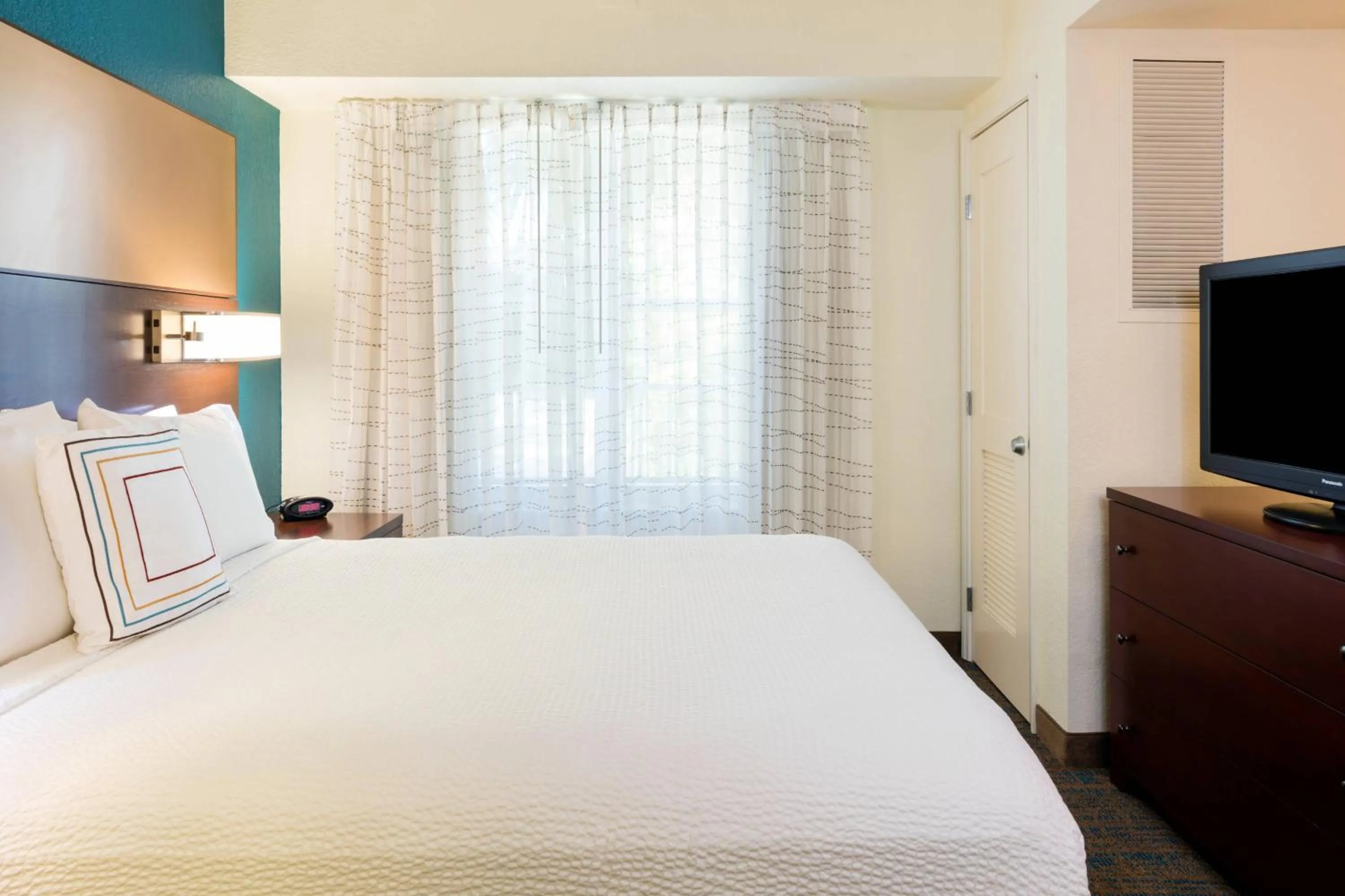 Photo of the whole room, Bed in Residence Inn by Marriott Fort Lauderdale City of Plantation