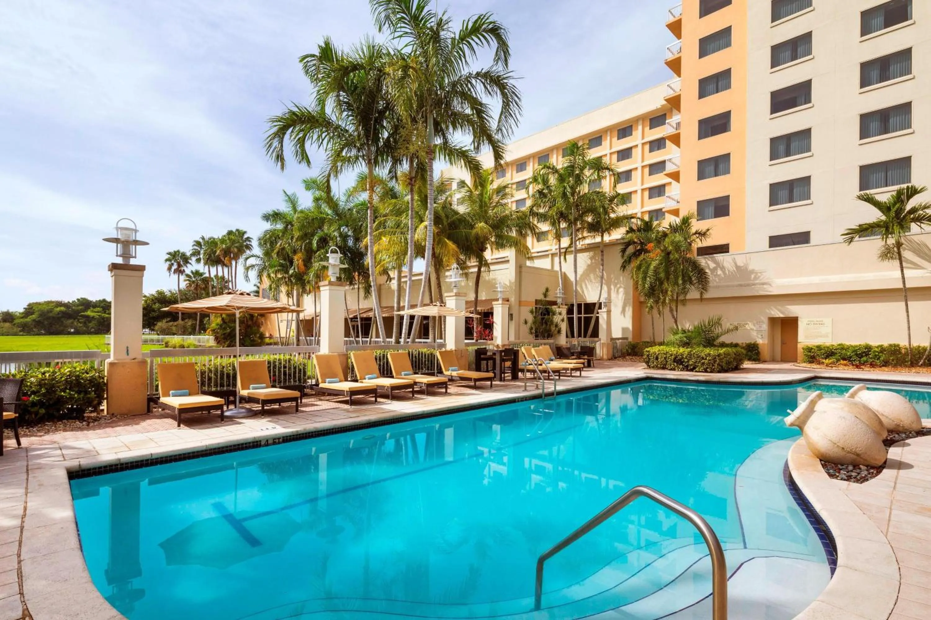 Swimming pool in Renaissance Fort Lauderdale West Hotel