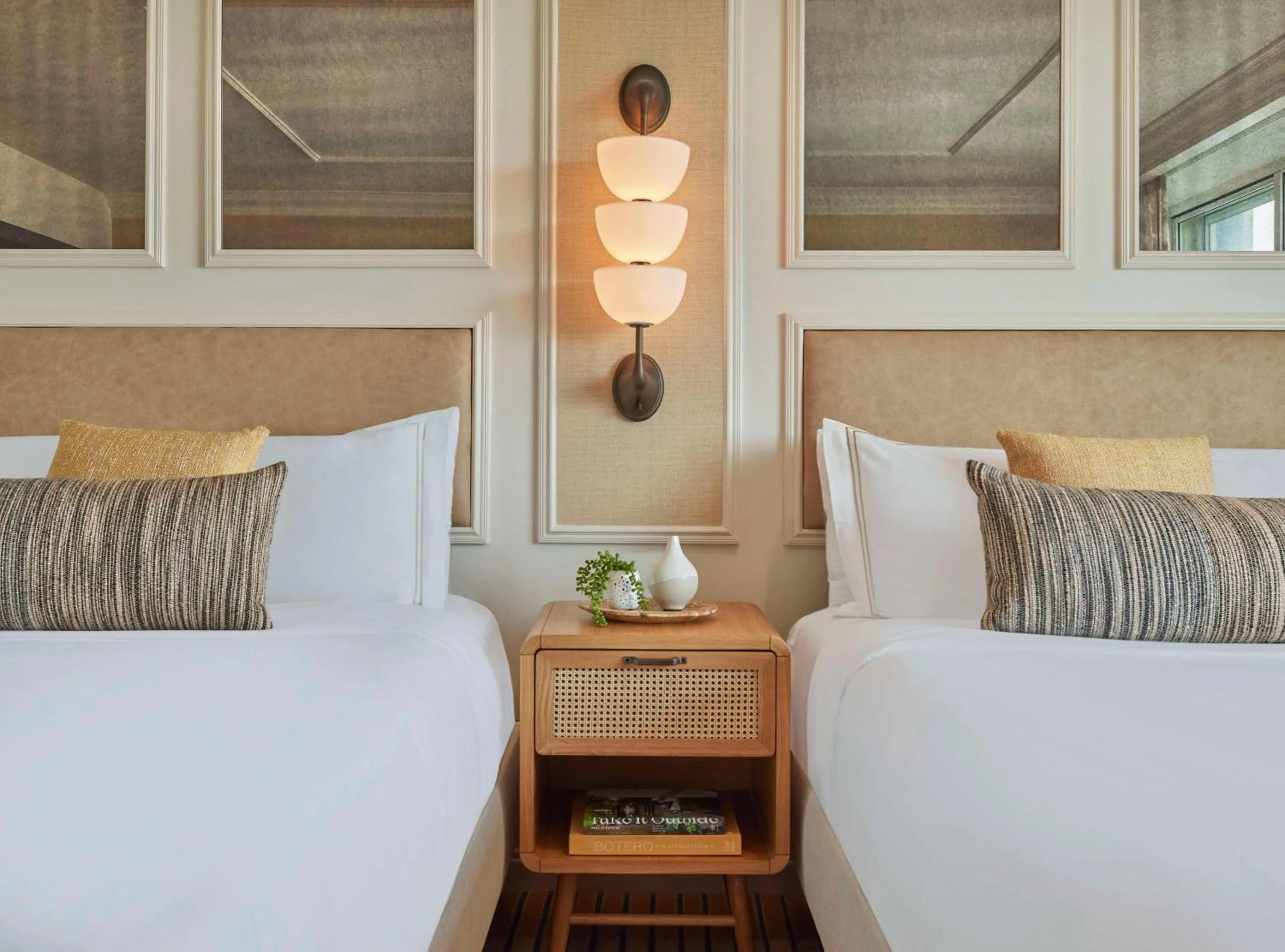 Property building, Bed in Viceroy Santa Monica