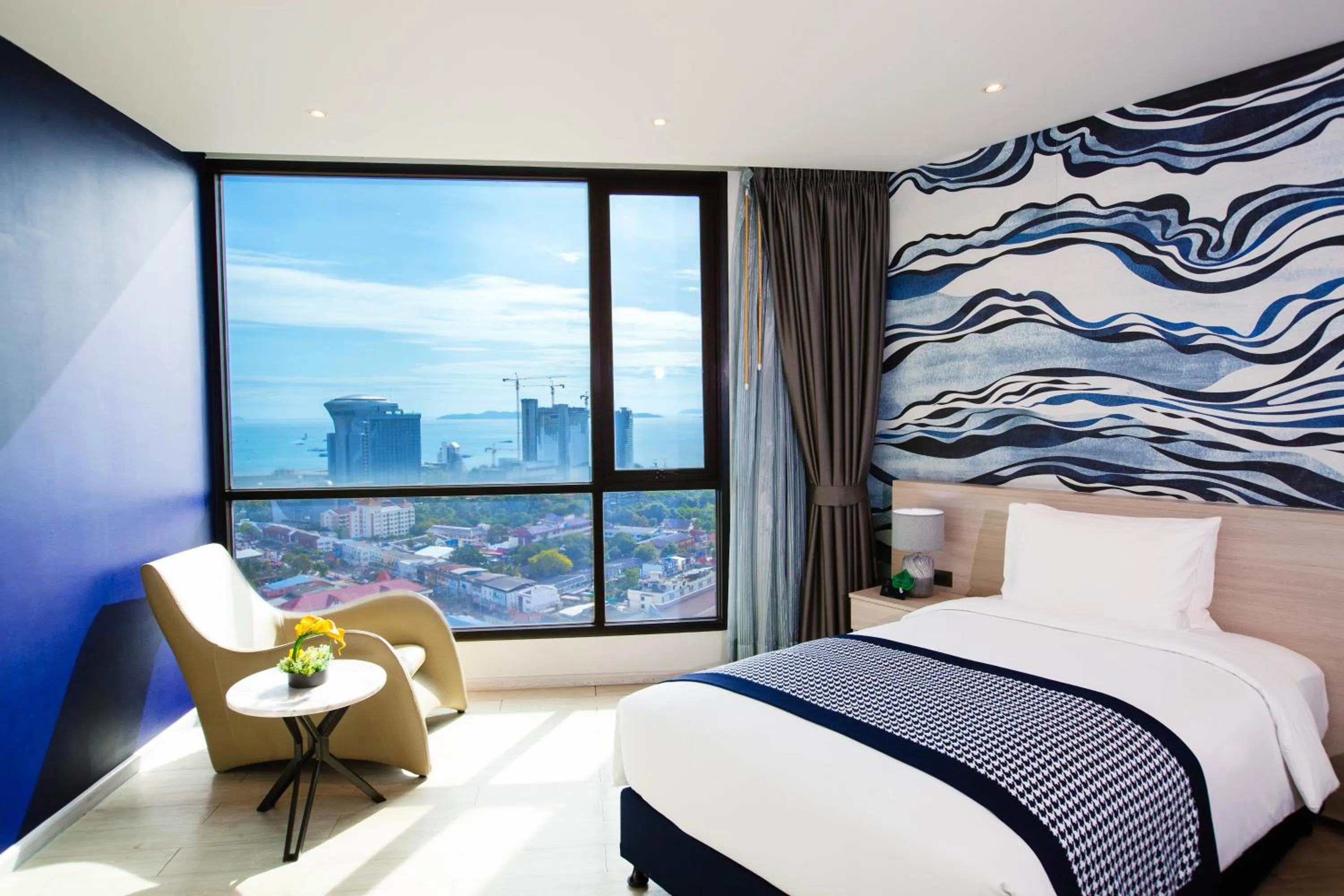 Sea view, Bed in Brighton Grand Hotel Pattaya - SHA Extra Plus
