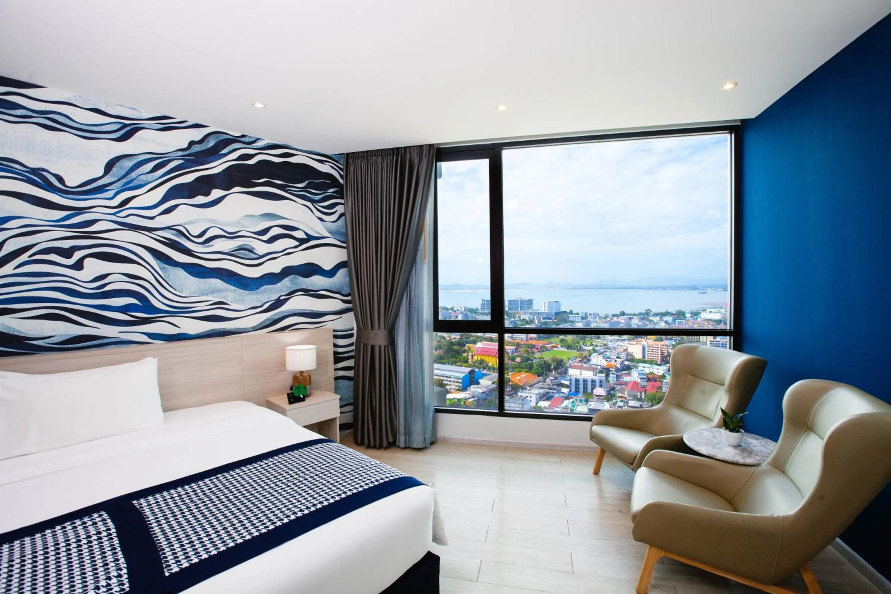 Sea view, Bed in Brighton Grand Hotel Pattaya - SHA Extra Plus