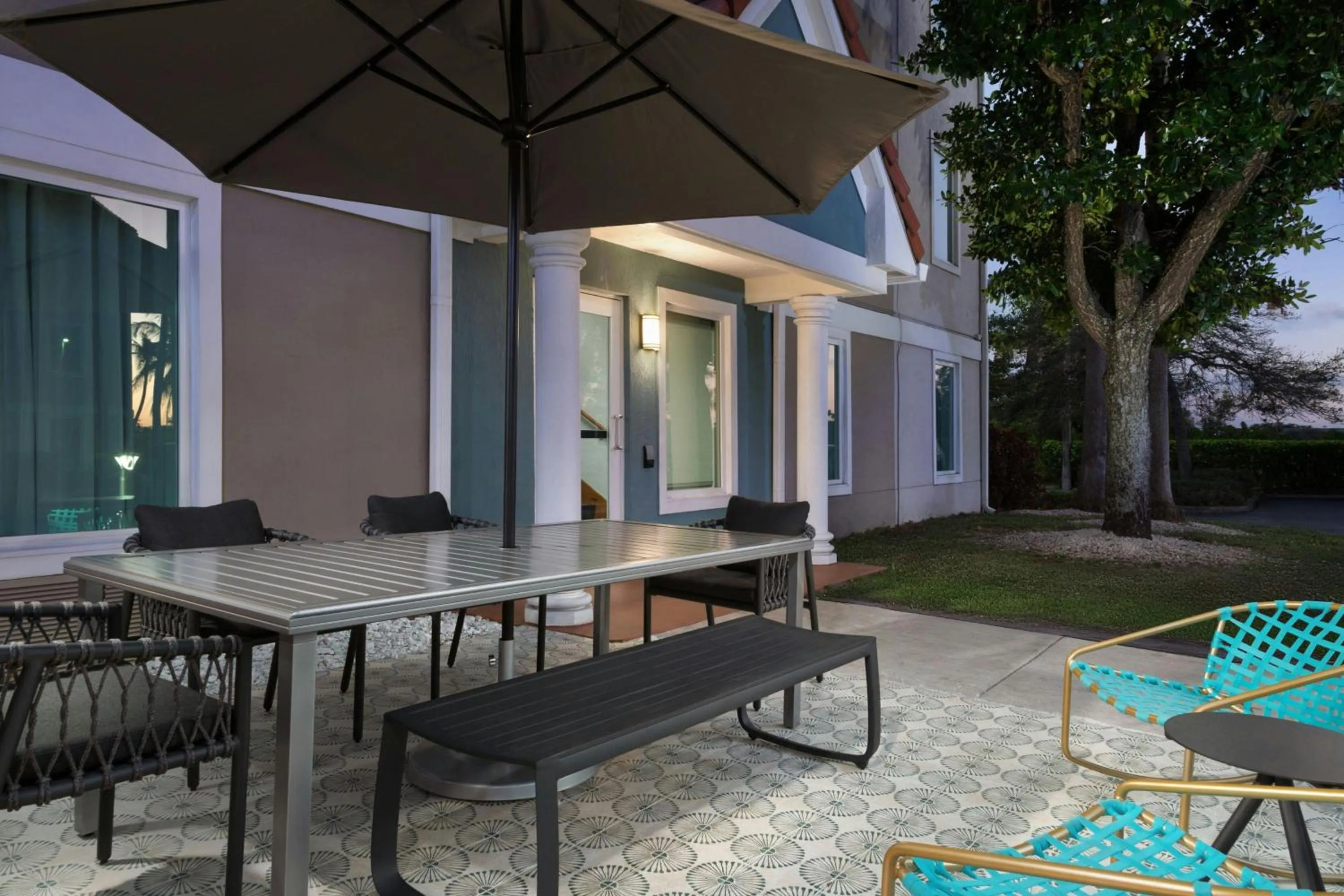 Swimming pool in TownePlace Suites Fort Lauderdale West