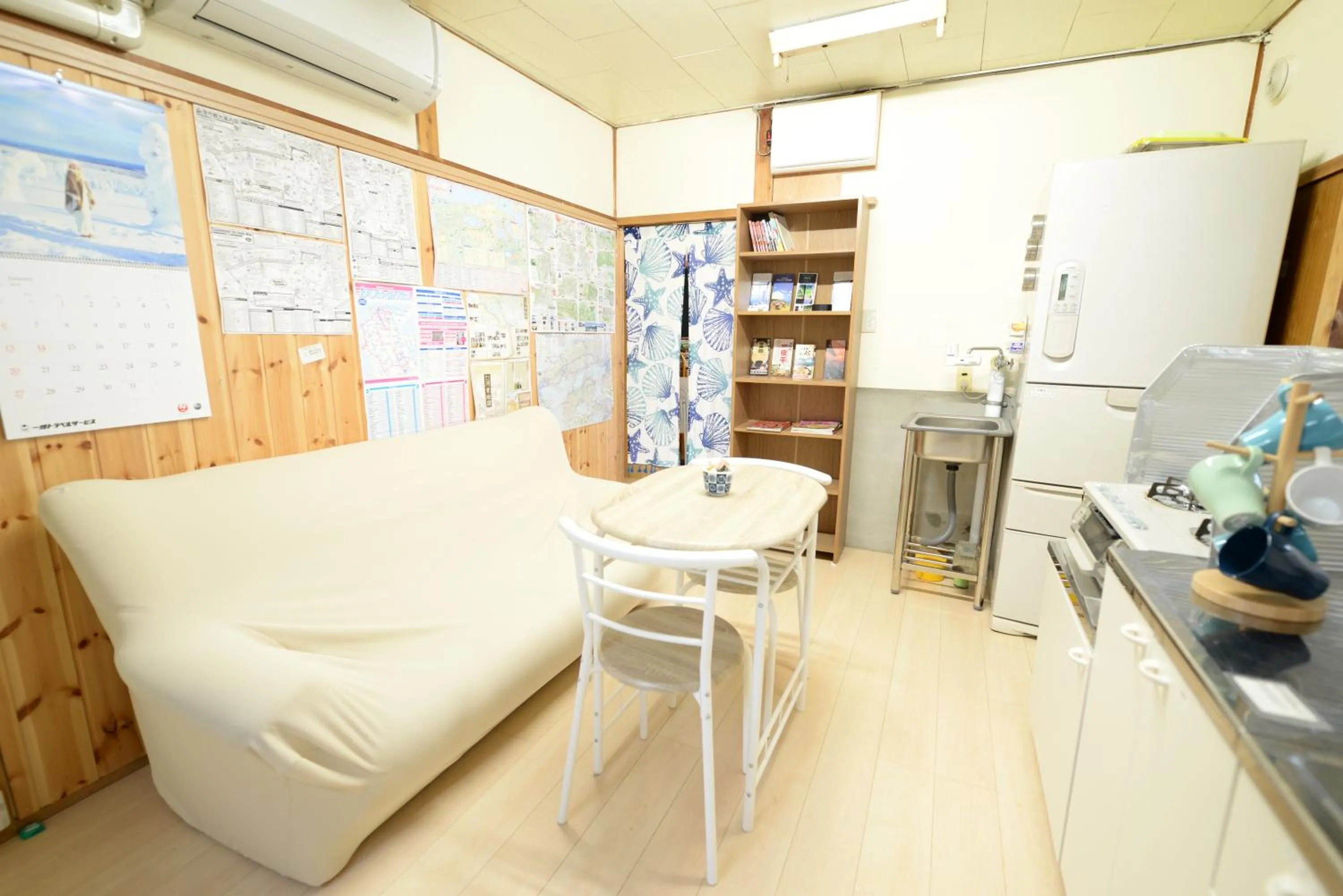 Communal lounge/ TV room in Destiny Inn Sakaiminato