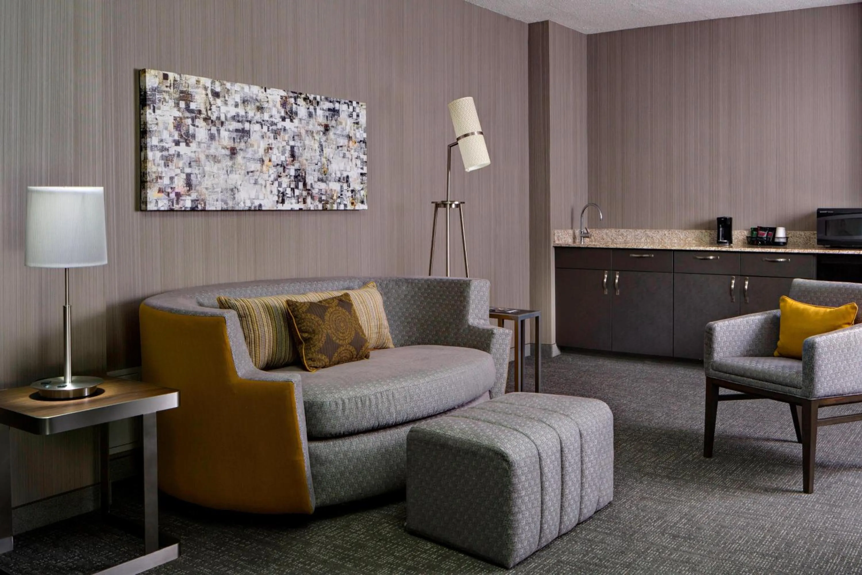 Bedroom in Courtyard Grand Rapids Downtown