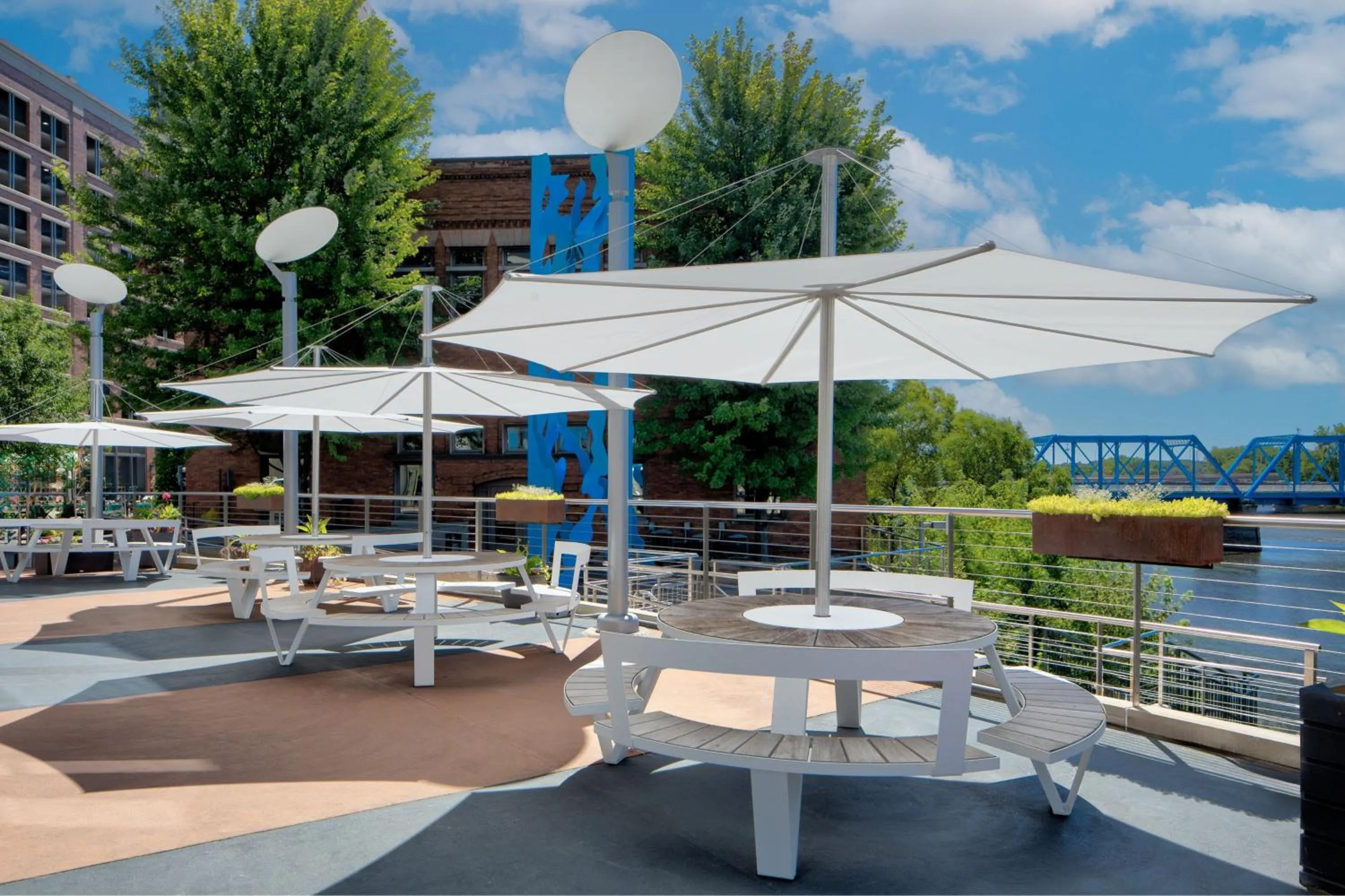 Restaurant/places to eat in JW Marriott Grand Rapids