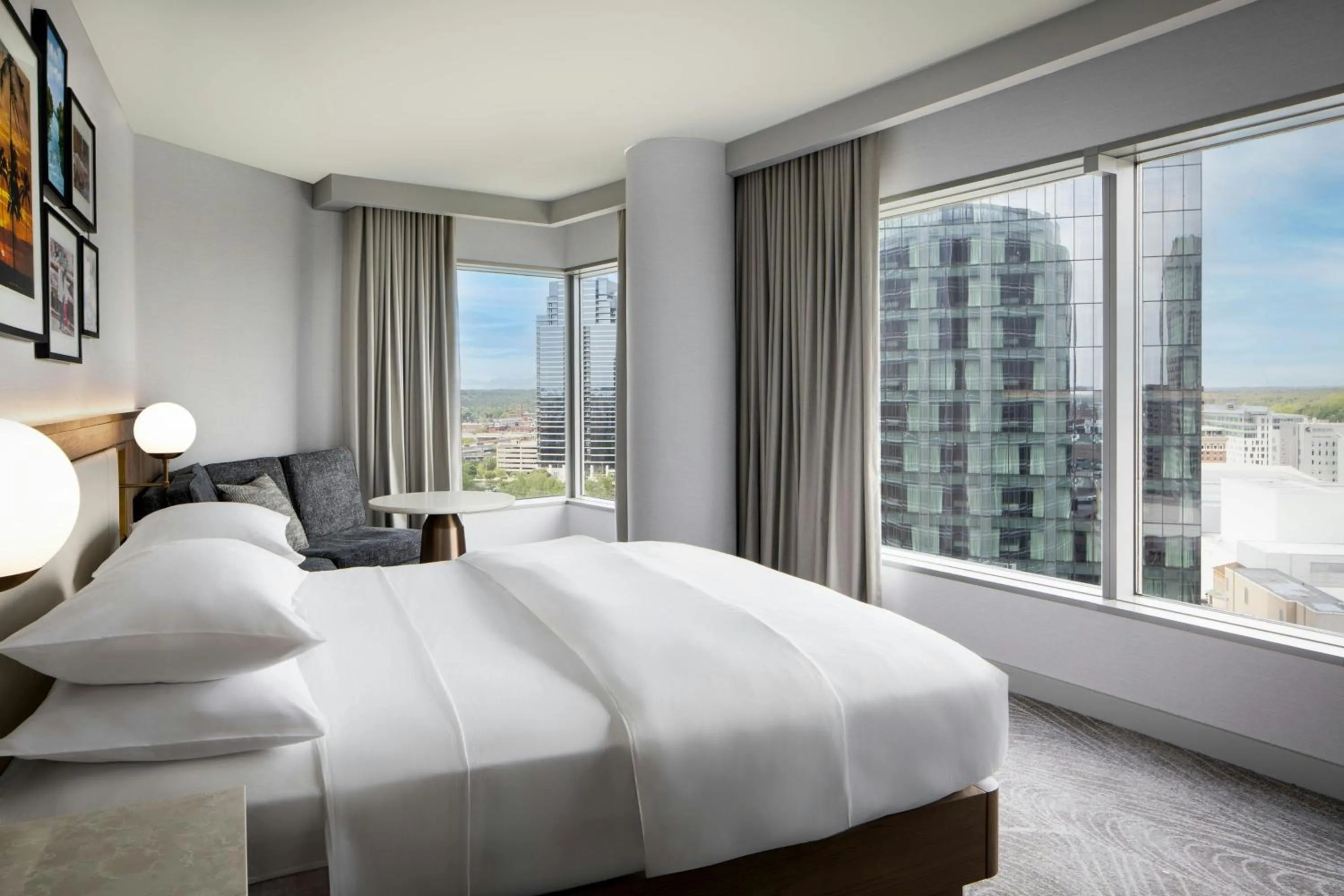 Photo of the whole room, Bed in JW Marriott Grand Rapids