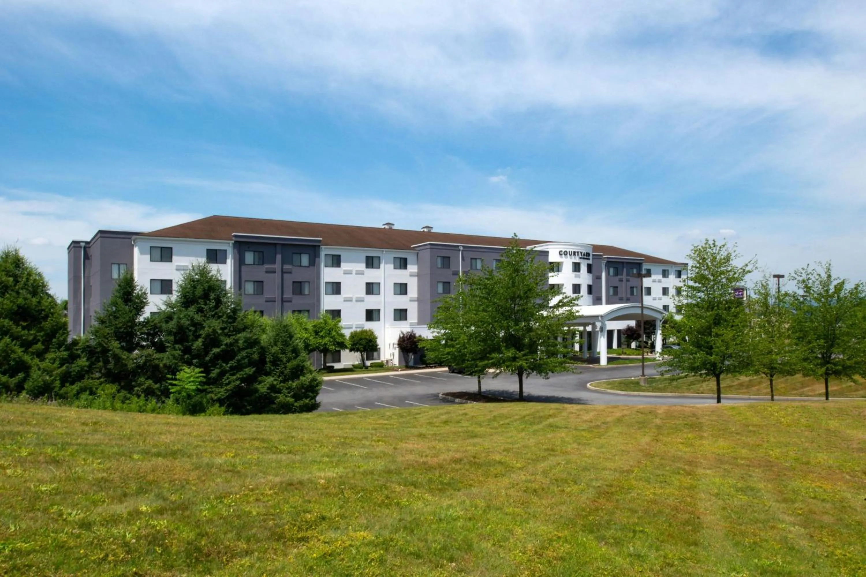 Property building in Courtyard by Marriott Harrisburg Hershey