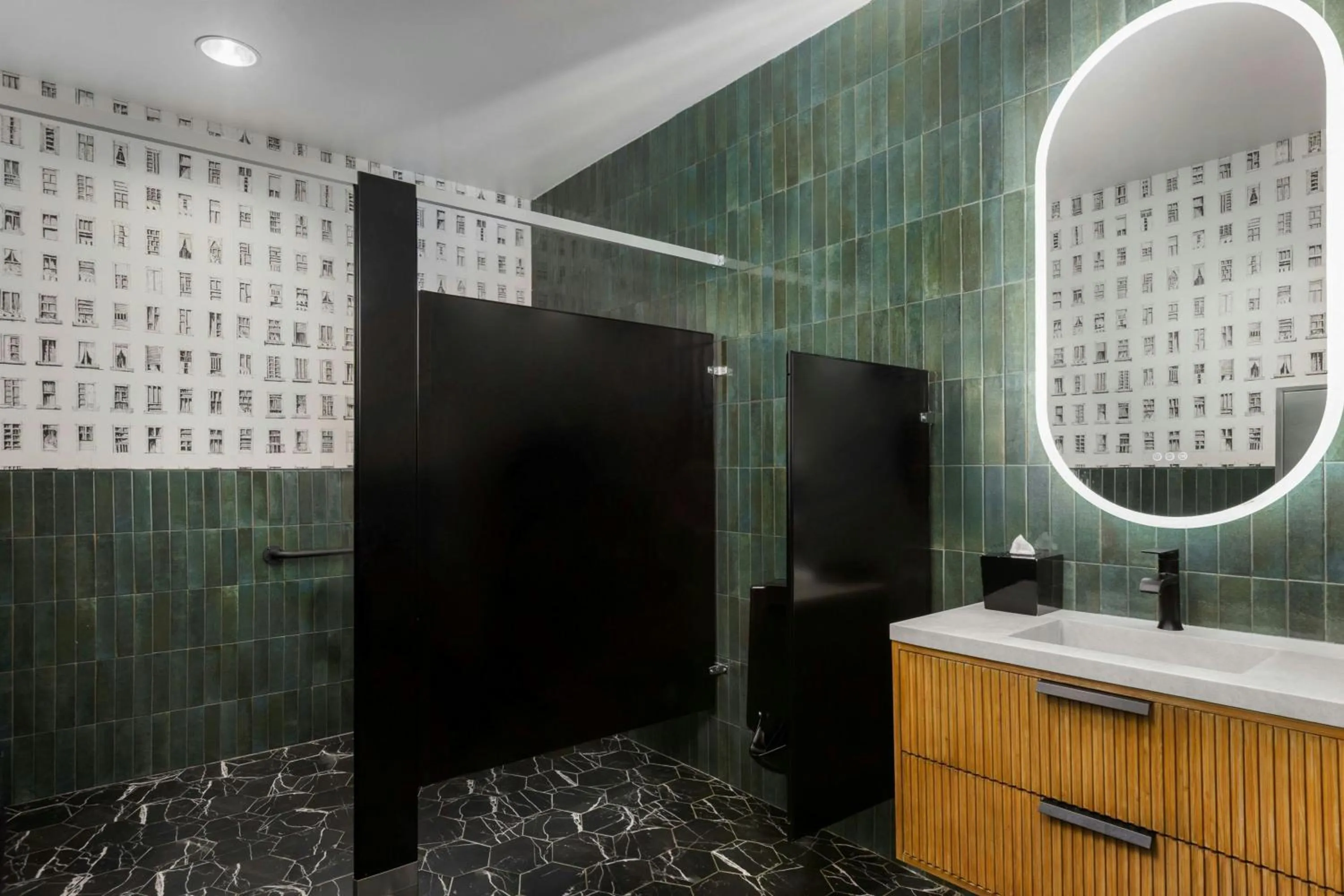 Bathroom in Courtyard by Marriott Houston Rice University