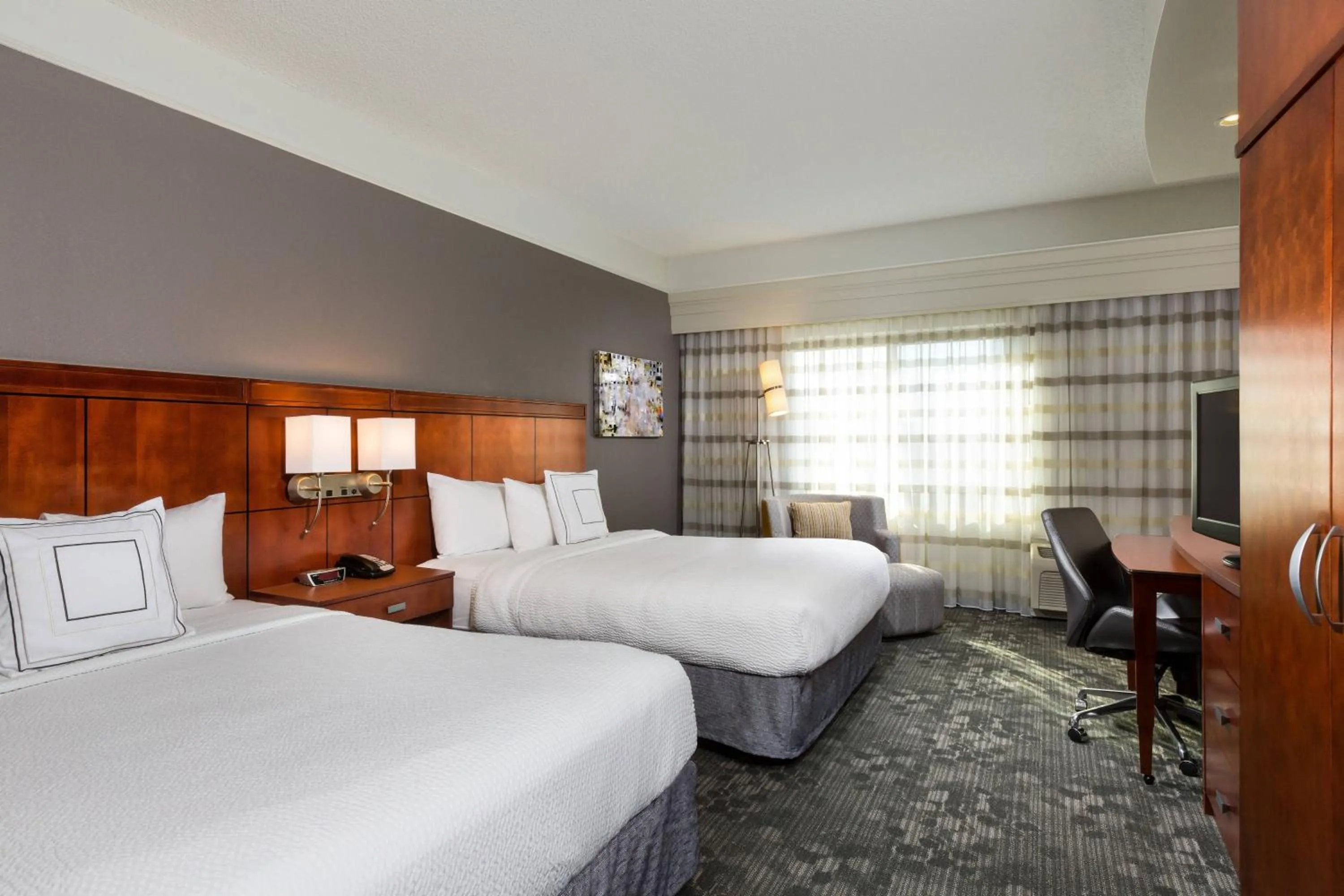 Photo of the whole room, Bed in Courtyard by Marriott Houston Galleria