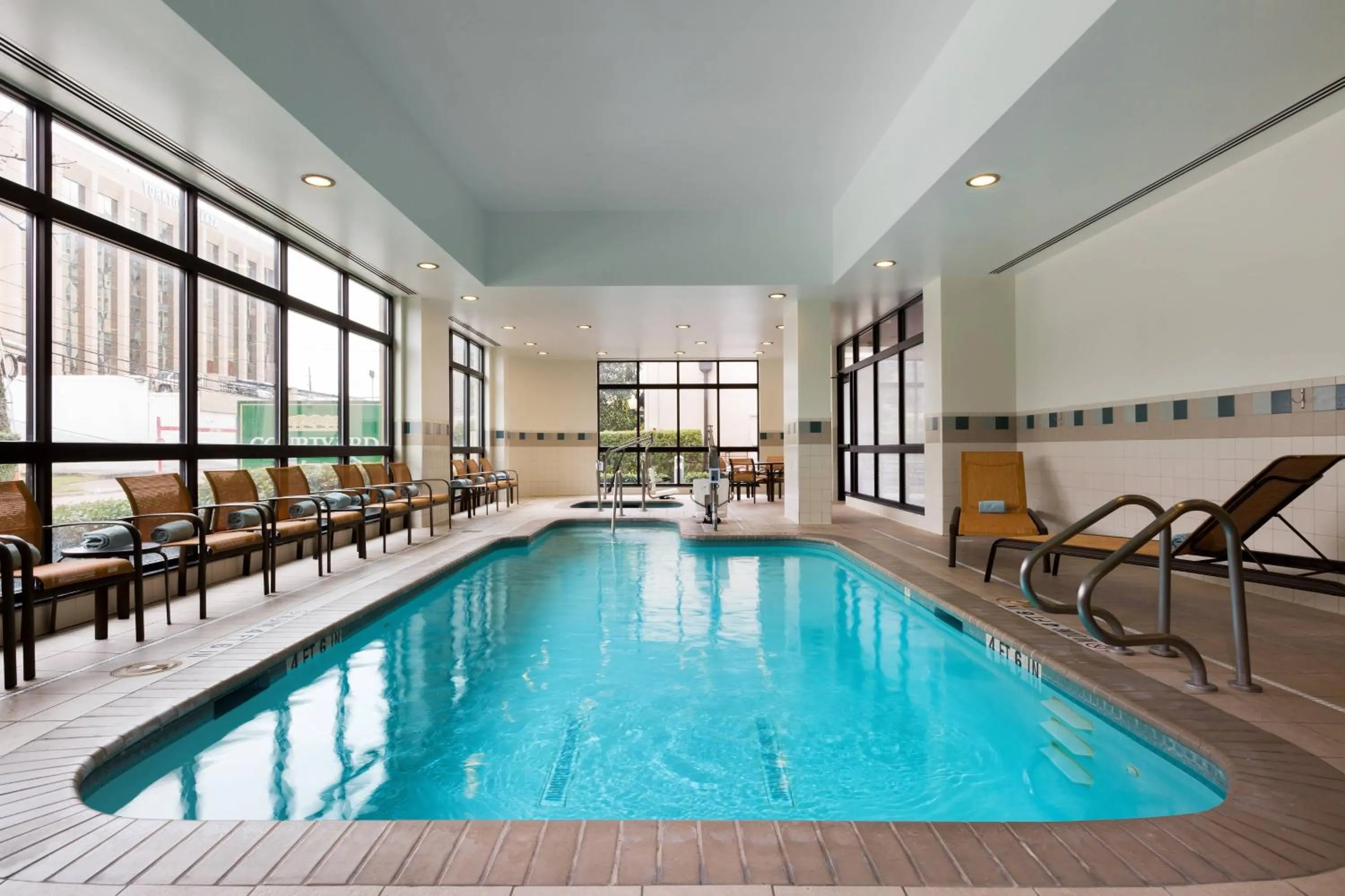 Swimming pool in Courtyard by Marriott Houston Galleria