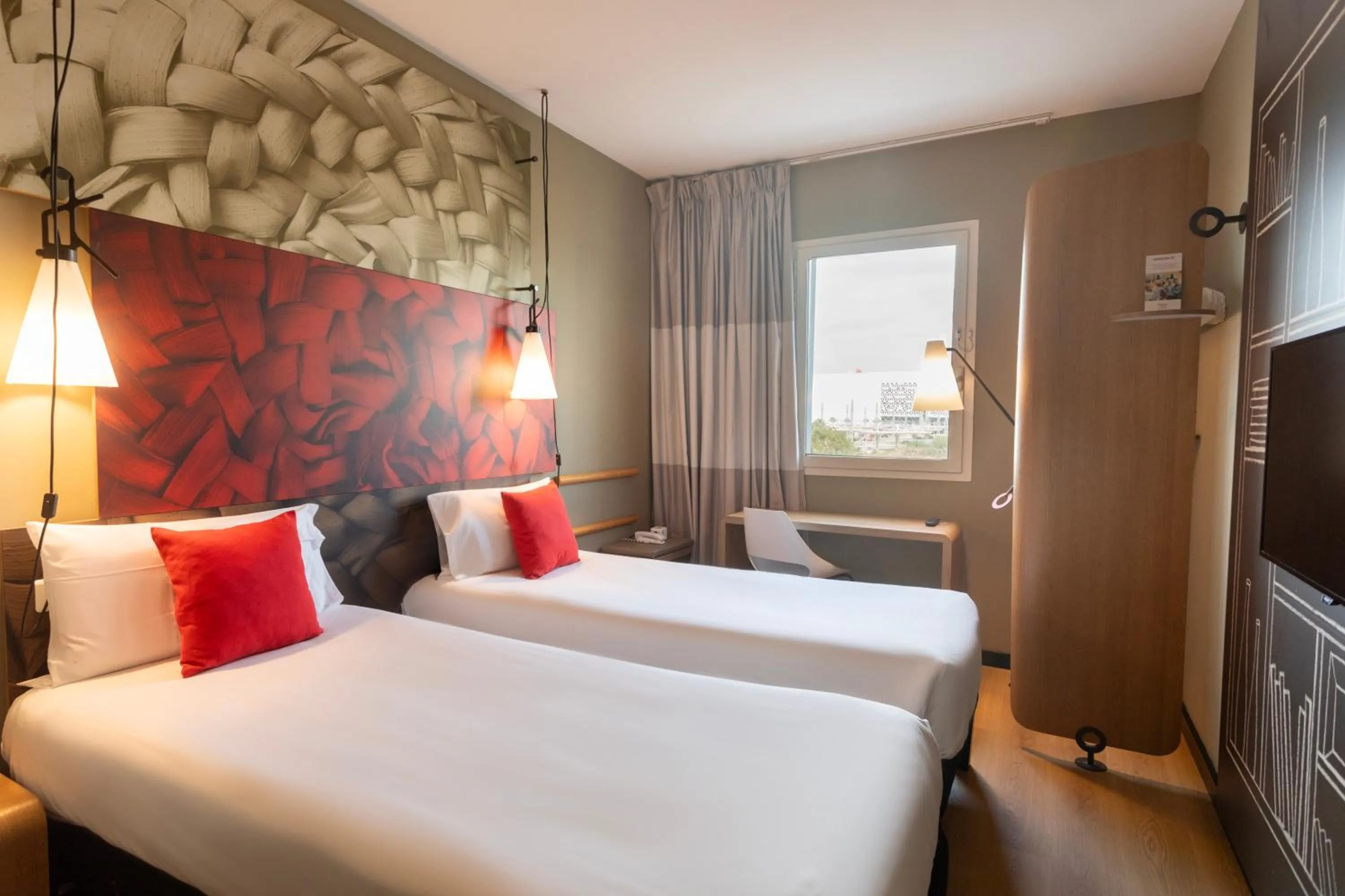 Bedroom, Bed in Ibis Casa Voyageurs