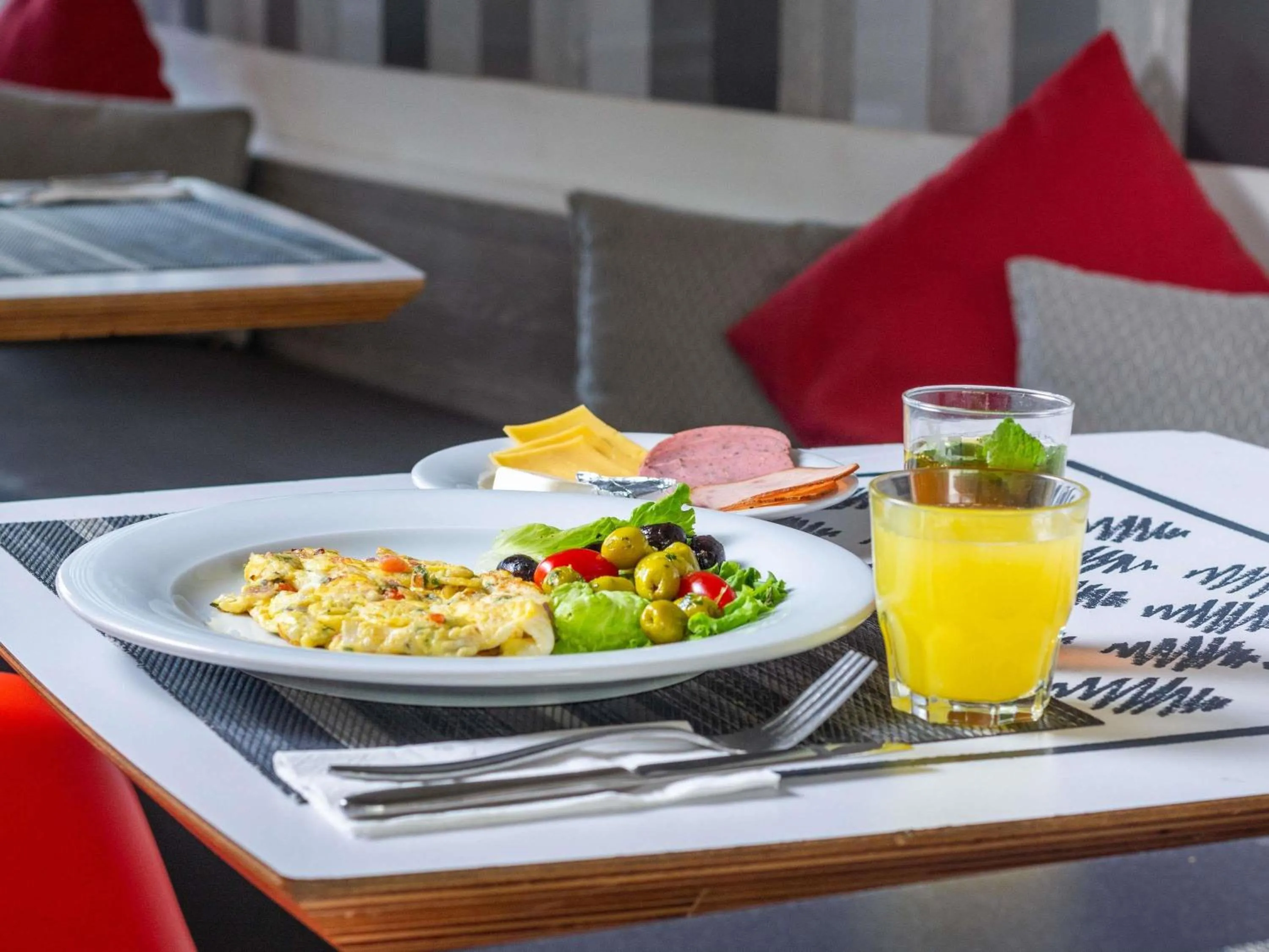 Breakfast in Ibis Casa Voyageurs